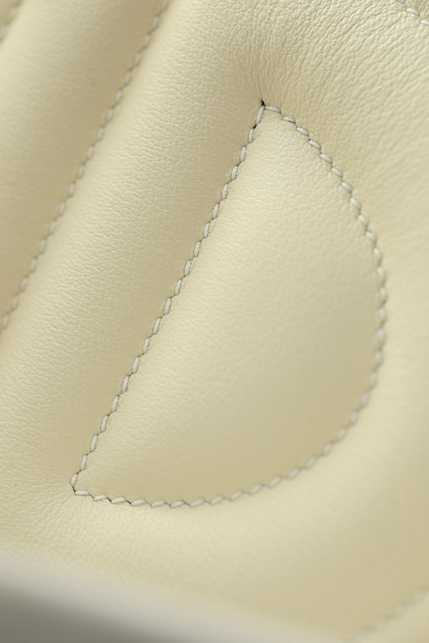 HM In-the-Loop Belt 19CM Bag Cream Swif