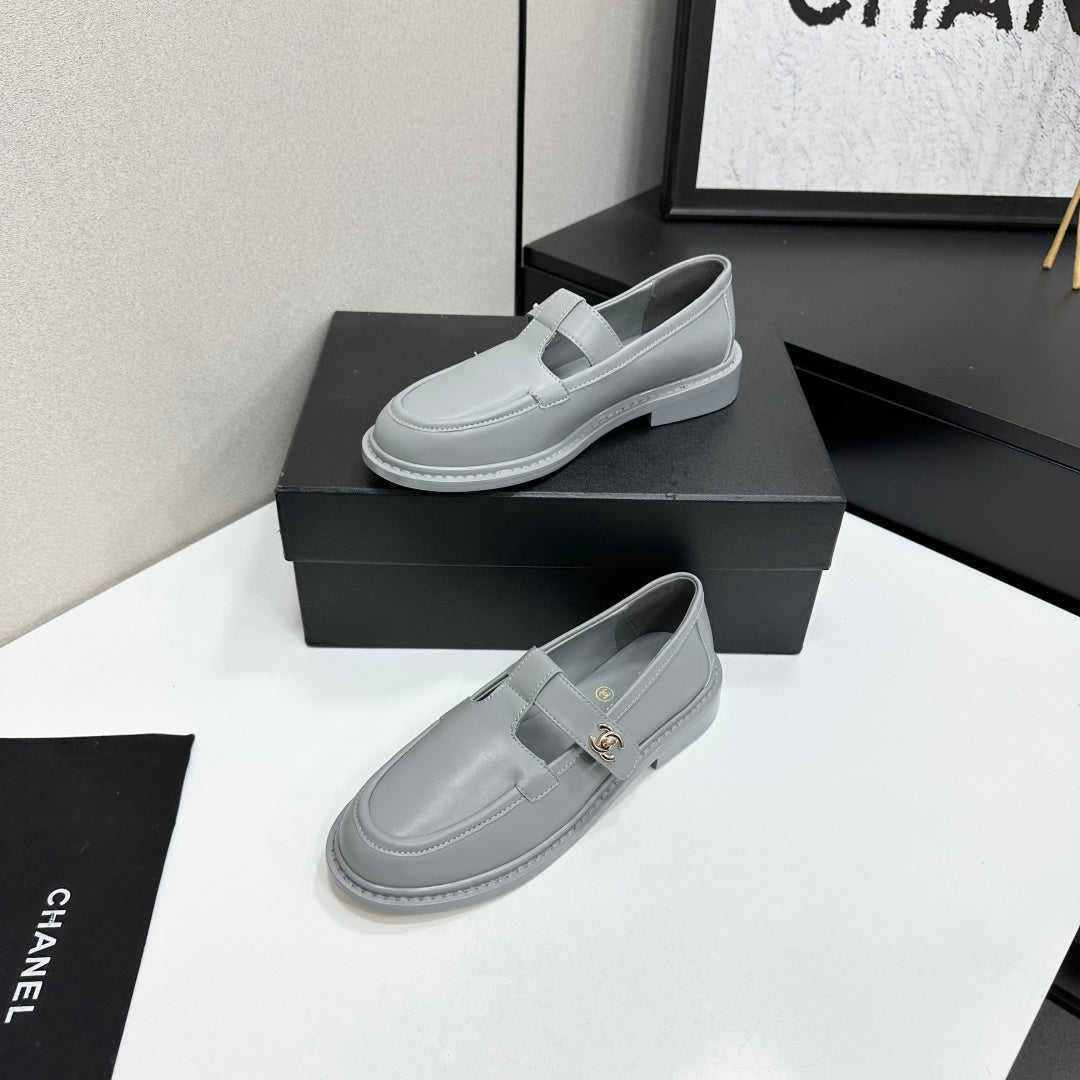 CC Turn-Lock CC T-Strap Loafers Gray Leather 944554