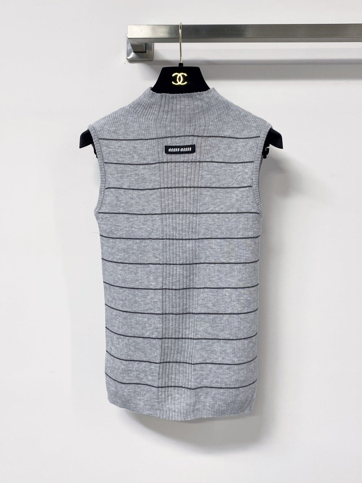 Miu Striped Knitted Sleeveless Top Logo Patch Wool 799790