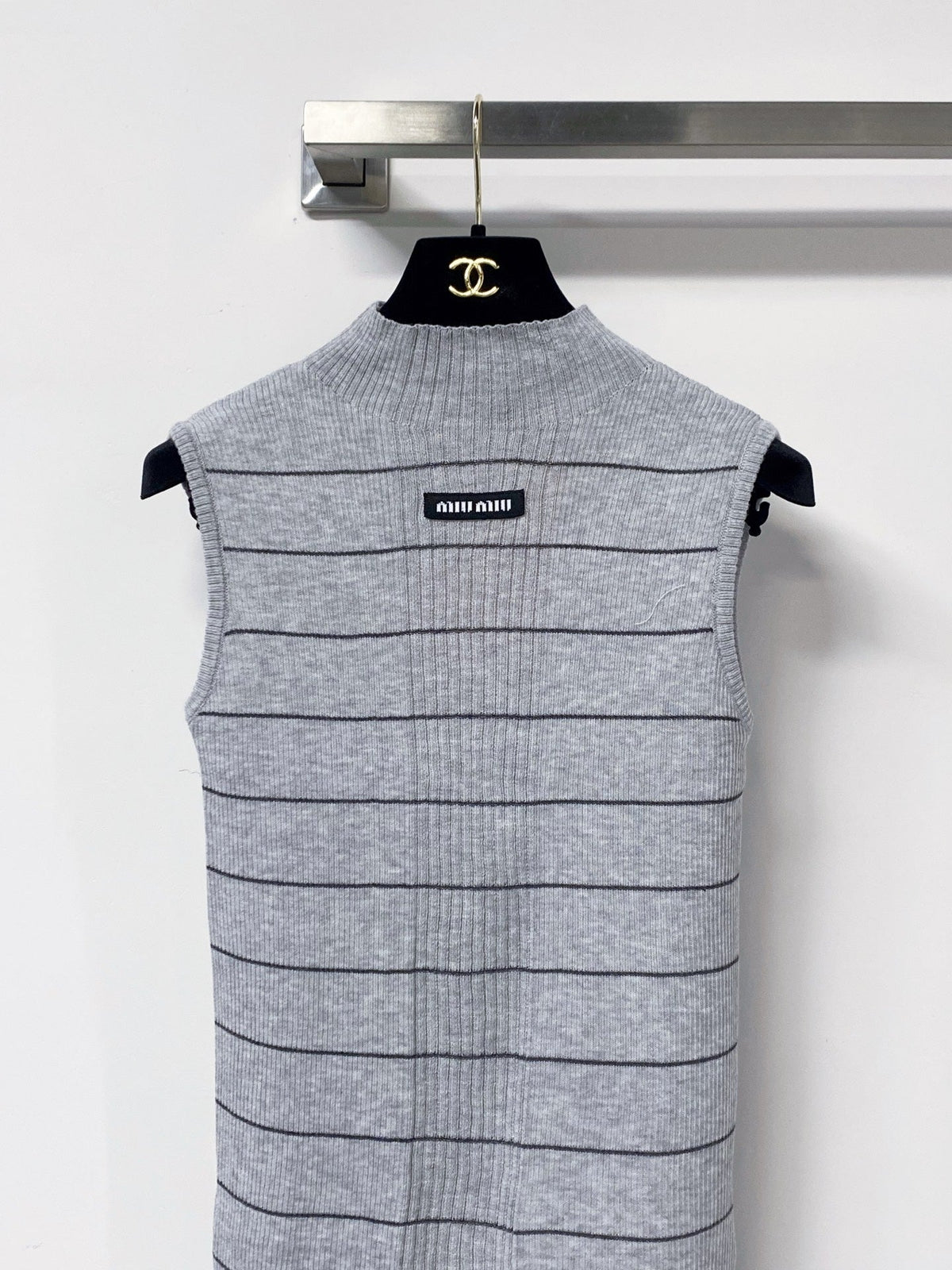 Miu Striped Knitted Sleeveless Top Logo Patch Wool 799790