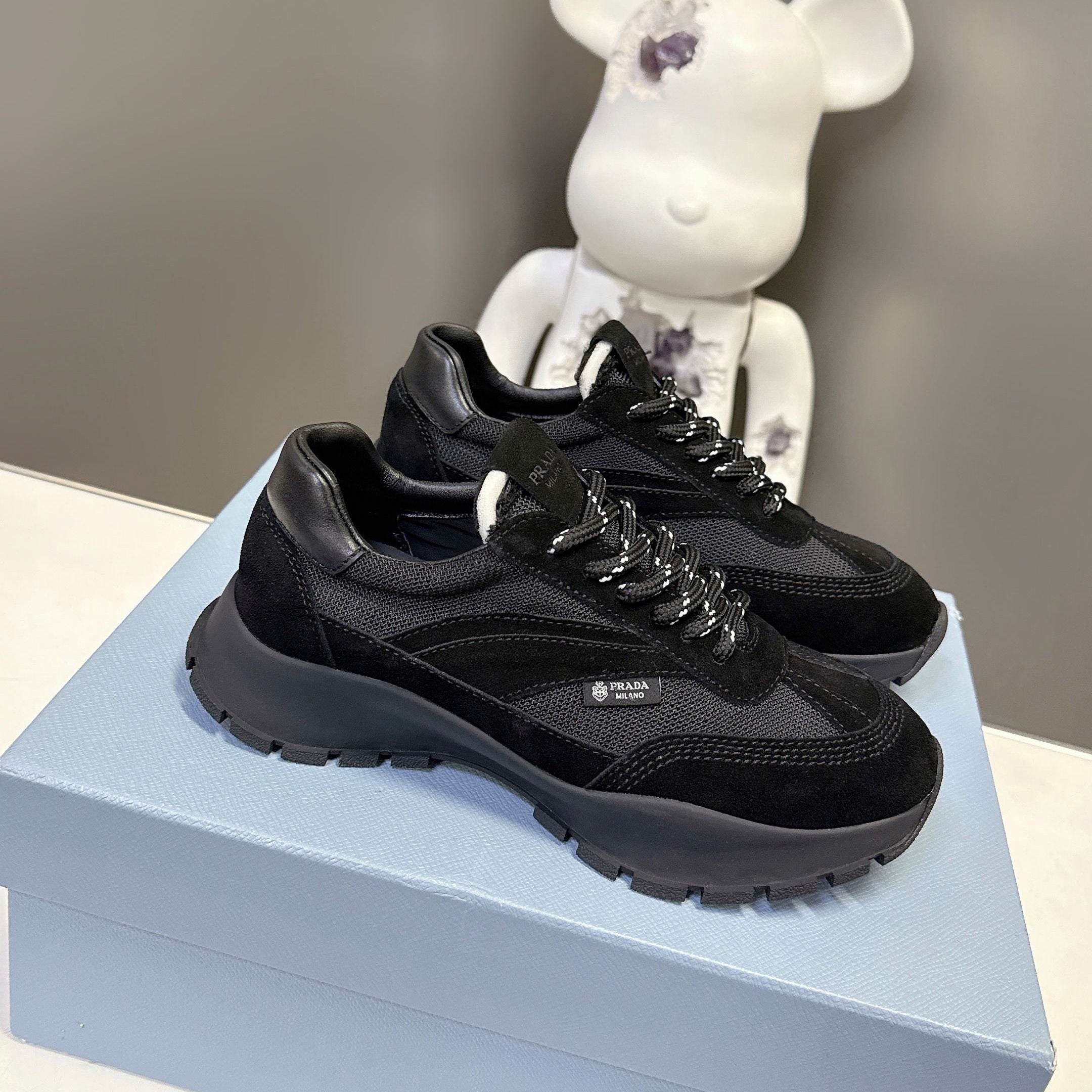 Prad 26ss Milano Logo Label Sneakers Black Mesh Suede 951932