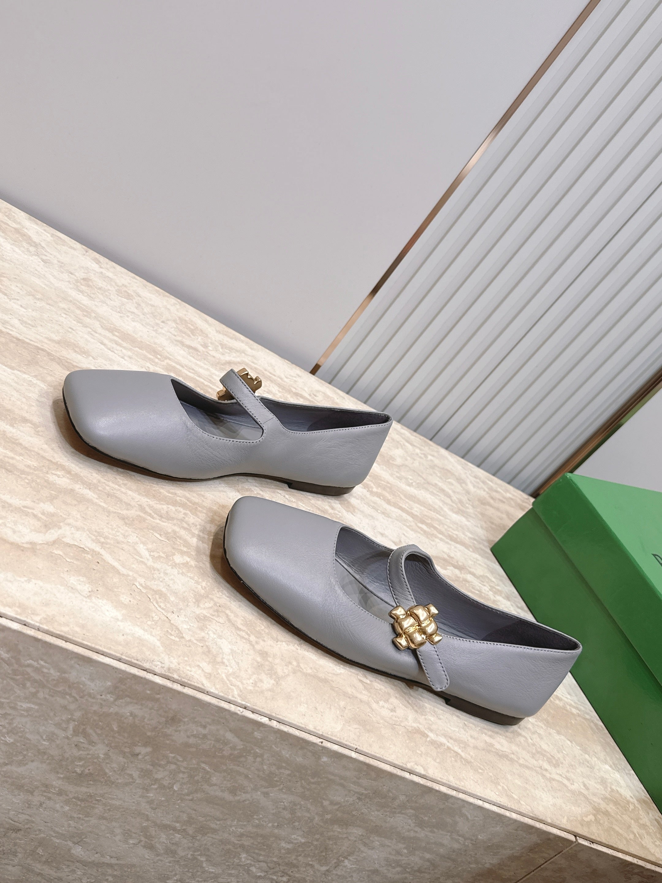 BV Charlotte Mary Jane Flat Light Grey Cowhide Leather 954586