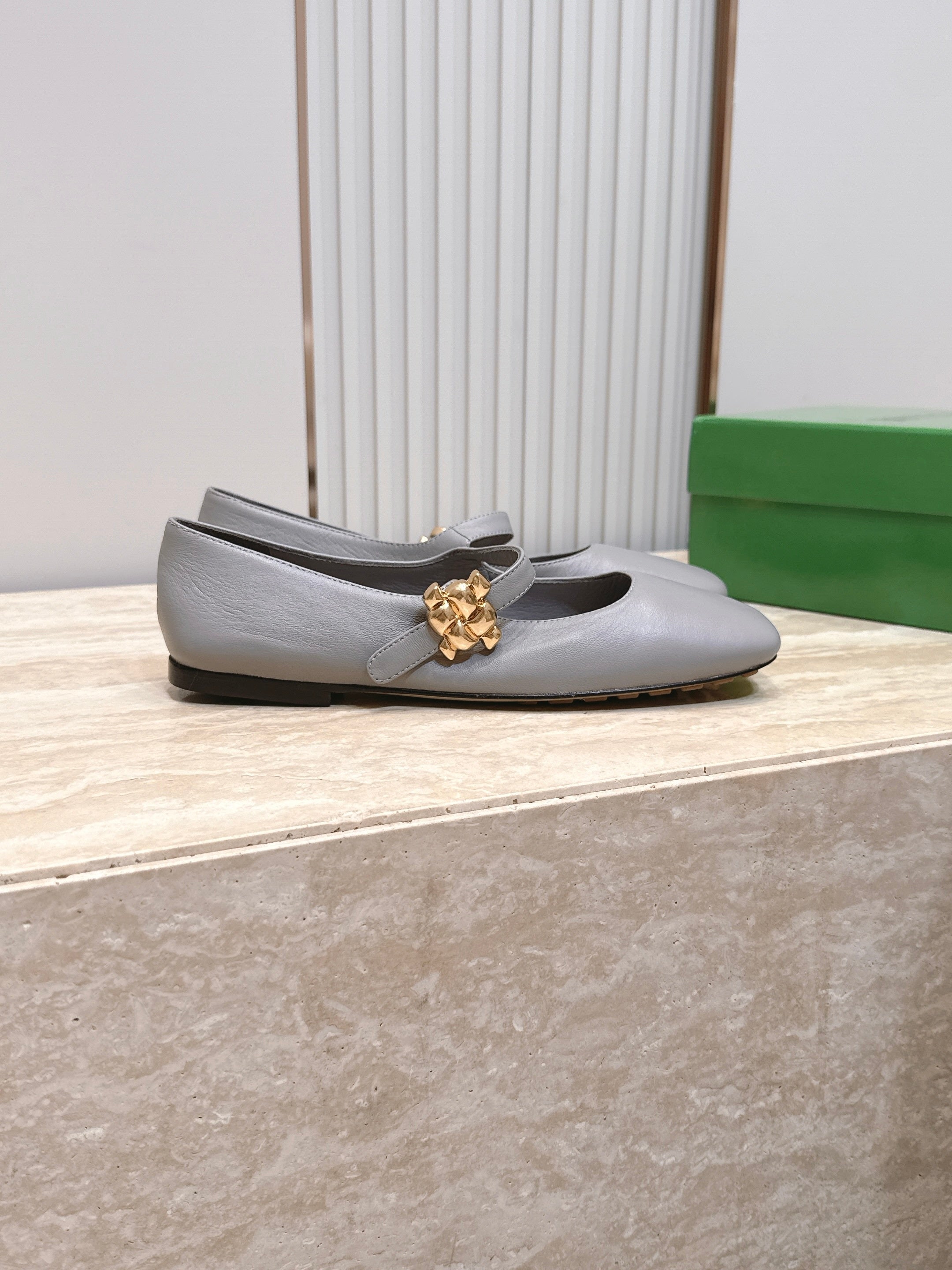 BV Charlotte Mary Jane Flat Light Grey Cowhide Leather 954586