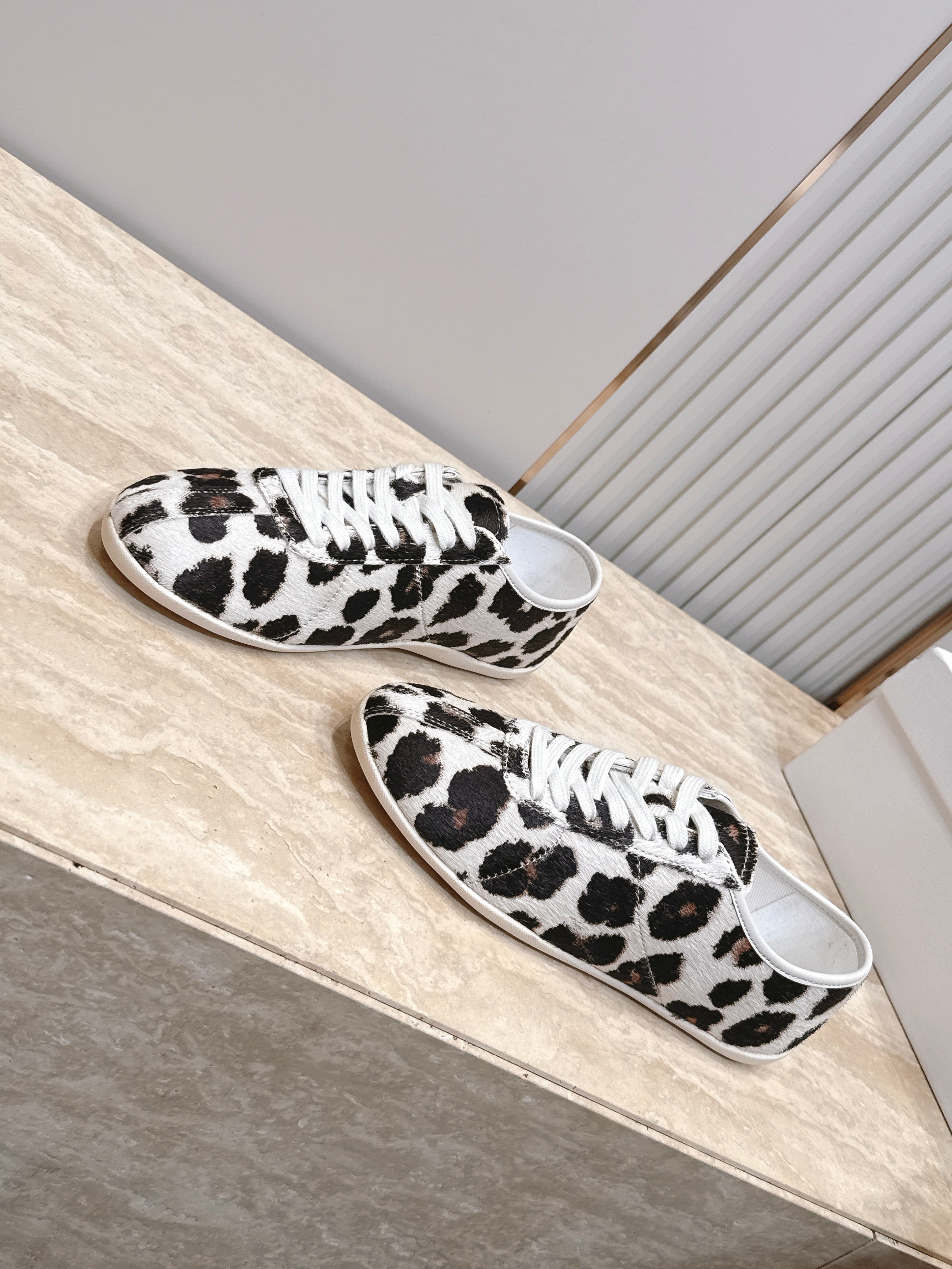 TR Leopard Print Low-Top Sneakers Cream Horsehair 954421