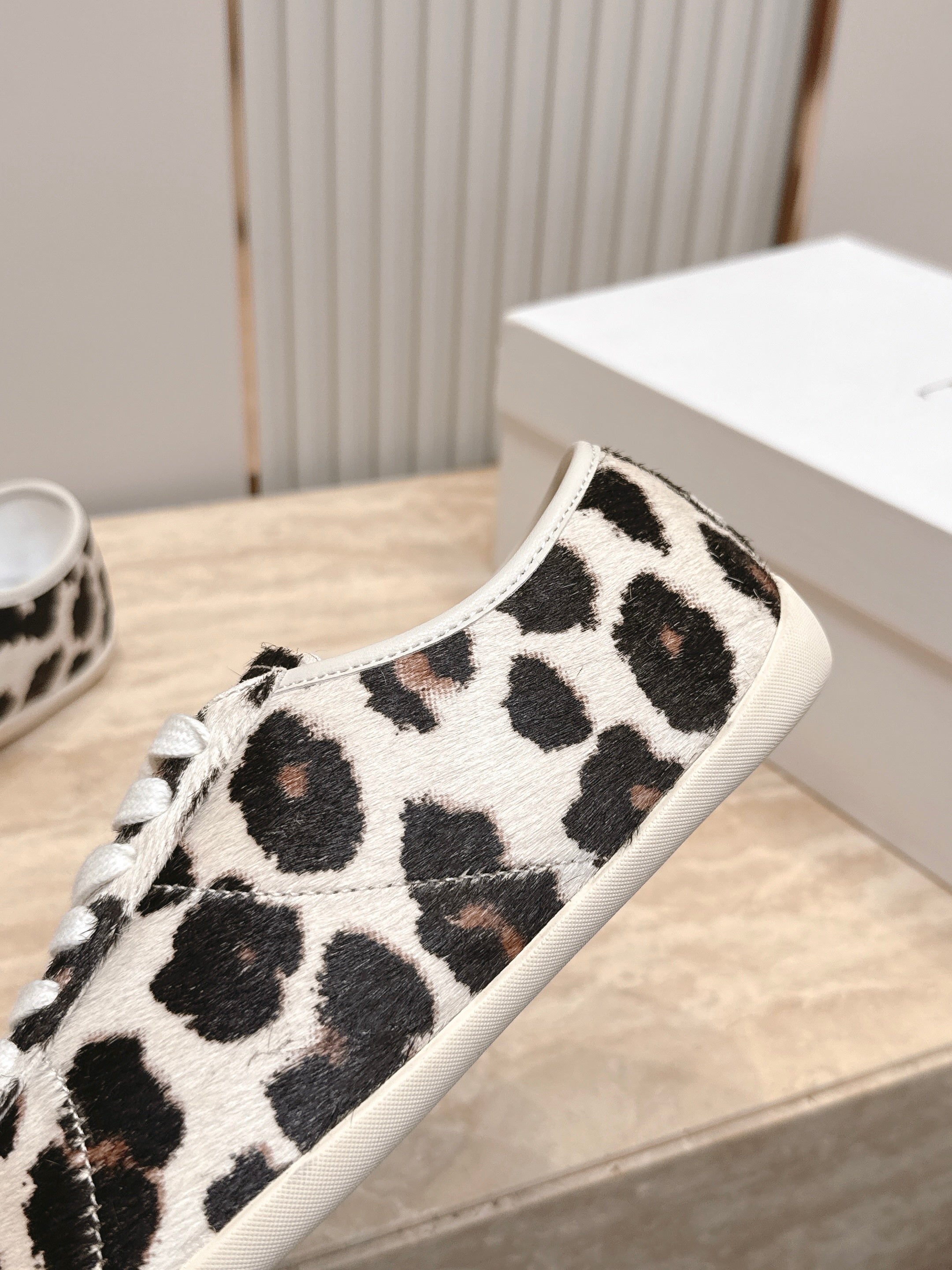 TR Leopard Print Low-Top Sneakers Cream Horsehair 954421