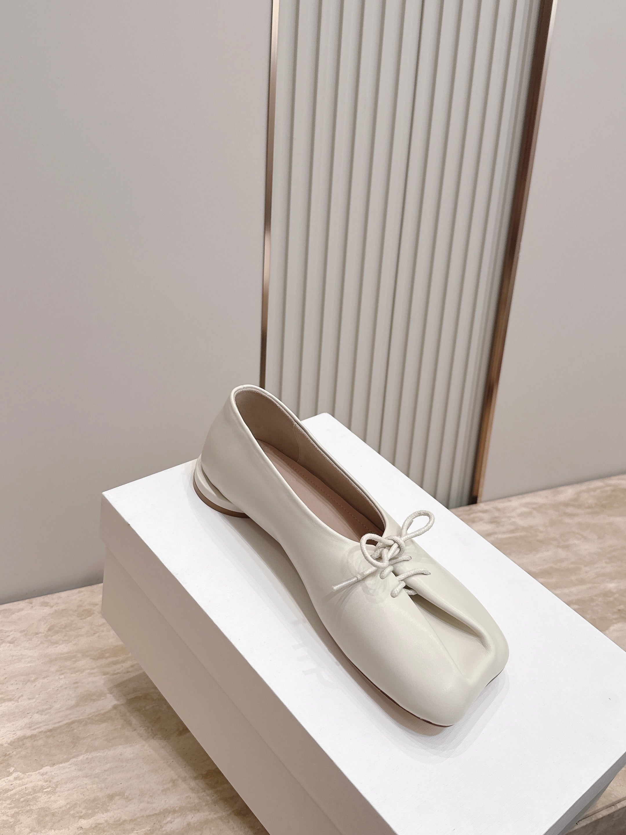 TR Lace-Up Ballet Flats Square Toe Cream Leather 954411