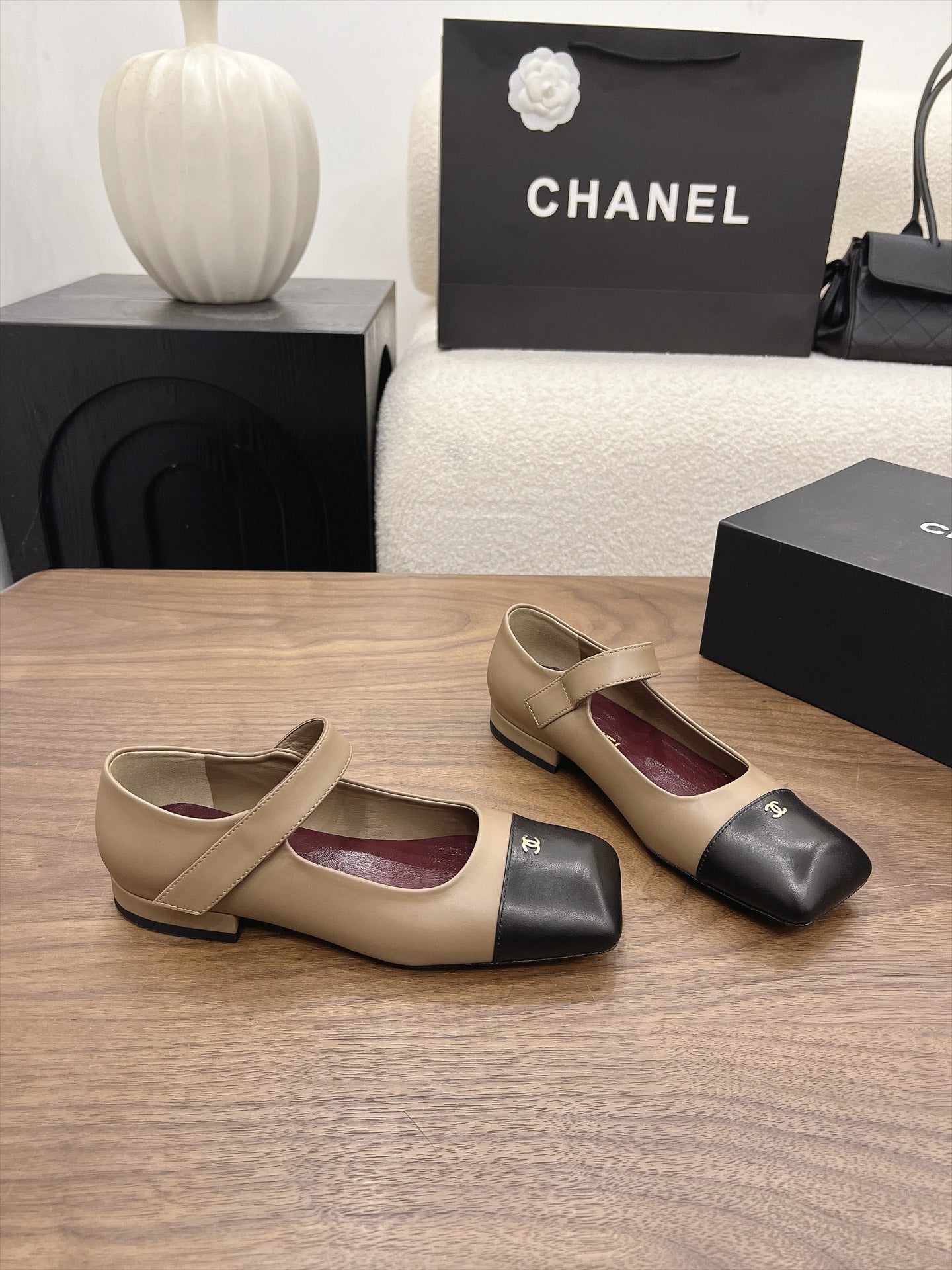 CC Square-Toe Mary Jane Flats Beige Black Lambskin 961512