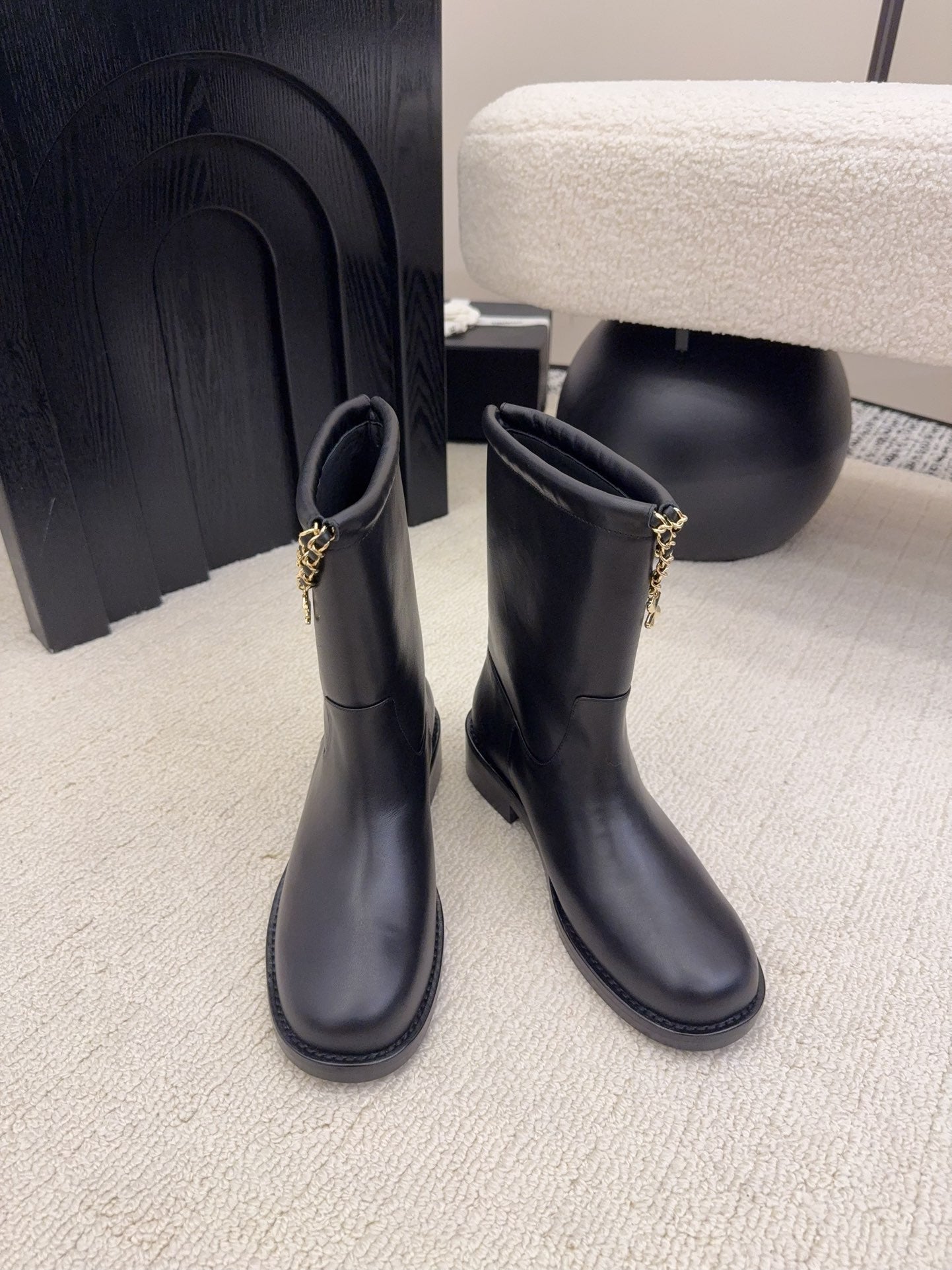 CC Mid-Calf Boots 4CM Gold Chain Charm Black Leather 961500