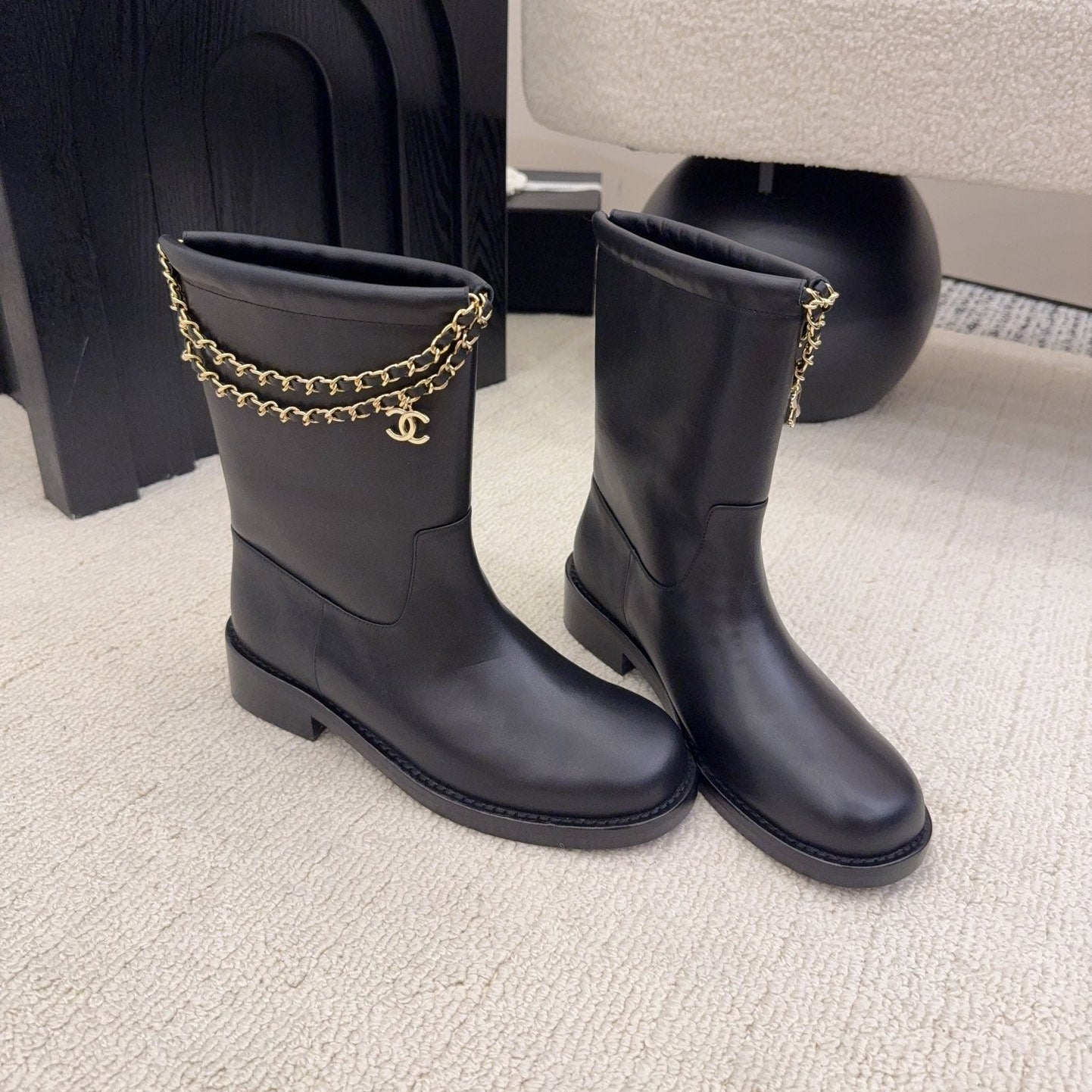 CC Mid-Calf Boots 4CM Gold Chain Charm Black Leather 961500