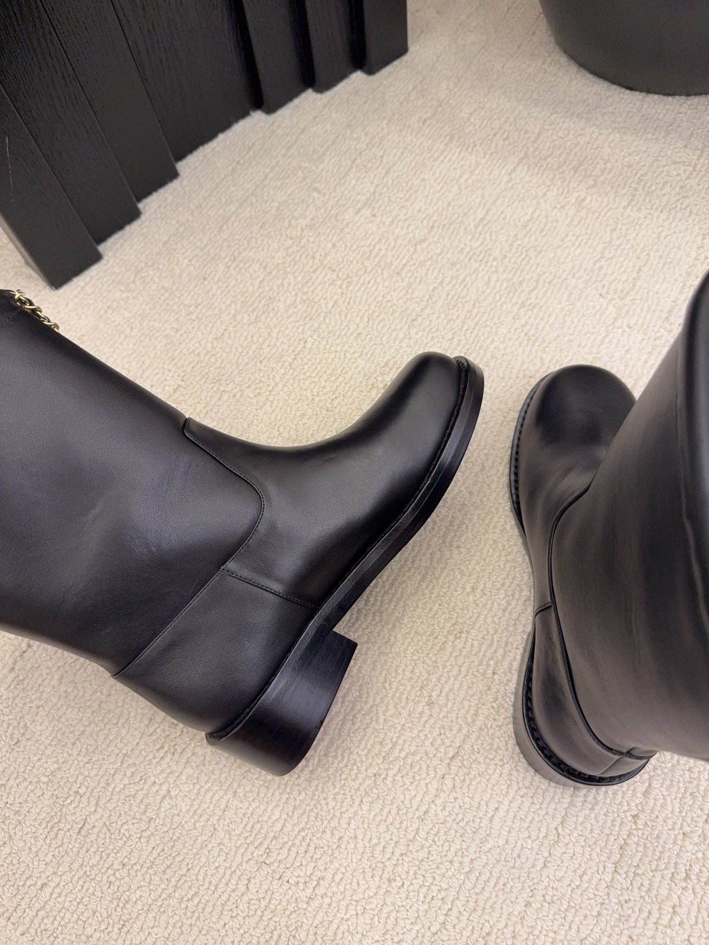 CC Mid-Calf Boots 4CM Gold Chain Charm Black Leather 961500