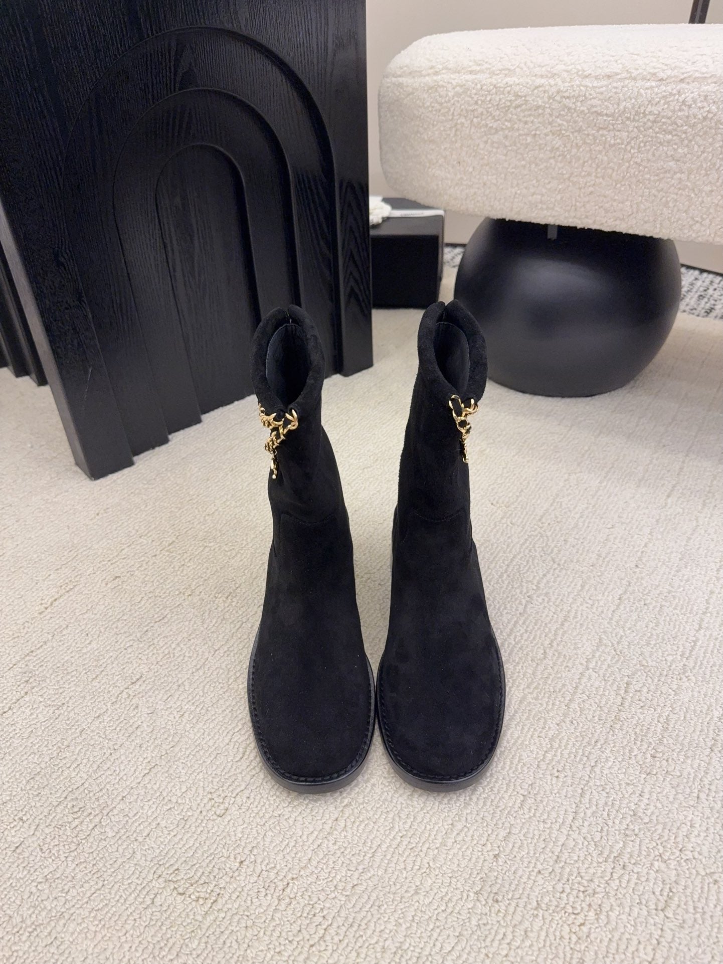 CC Mid-Calf Boots 4CM Gold Chain Charm Black Suede 961499