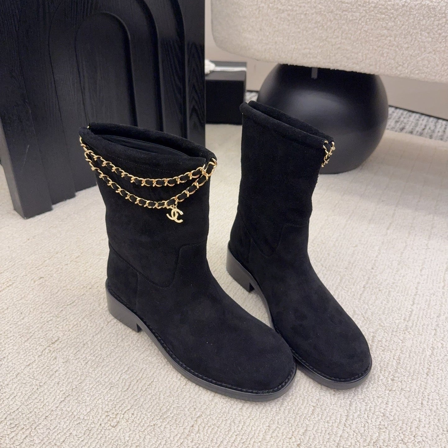 CC Mid-Calf Boots 4CM Gold Chain Charm Black Suede 961499