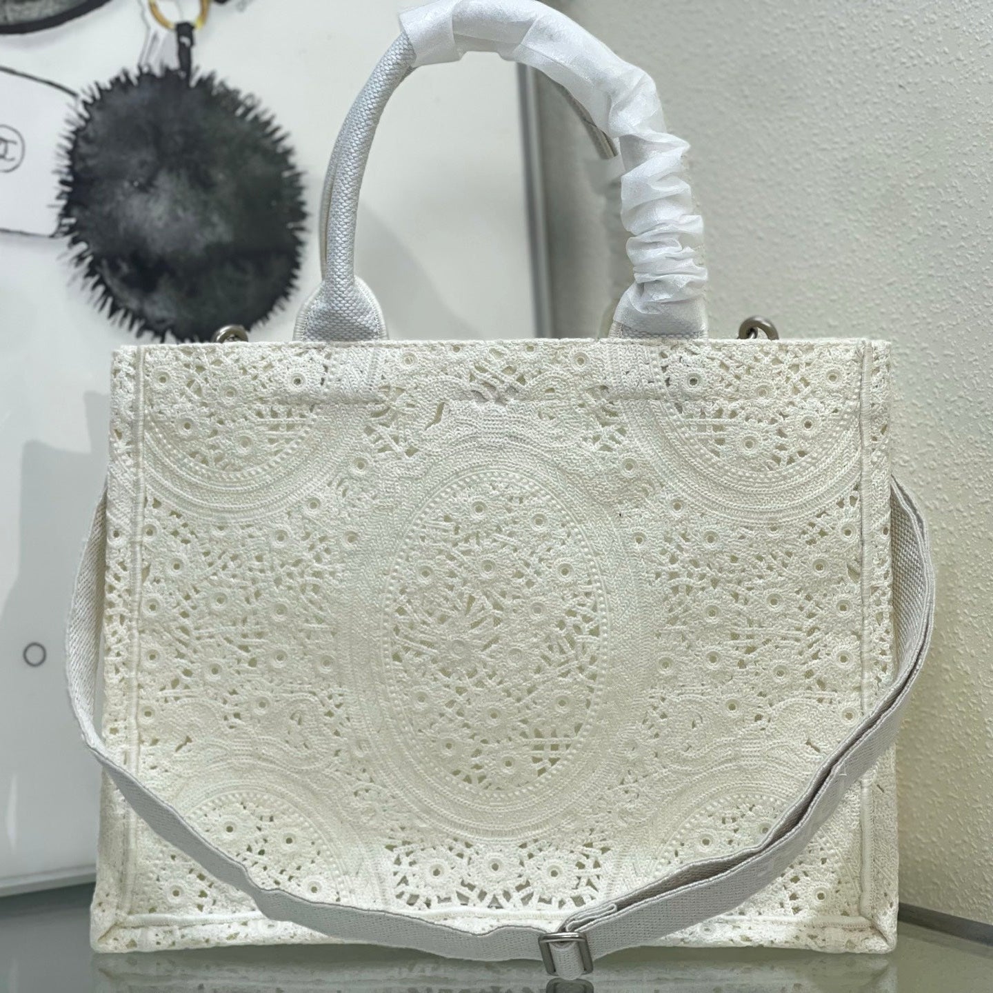 CD Book Tote With Strap Dior Médaillon Embroidery Cream Crochet 164677