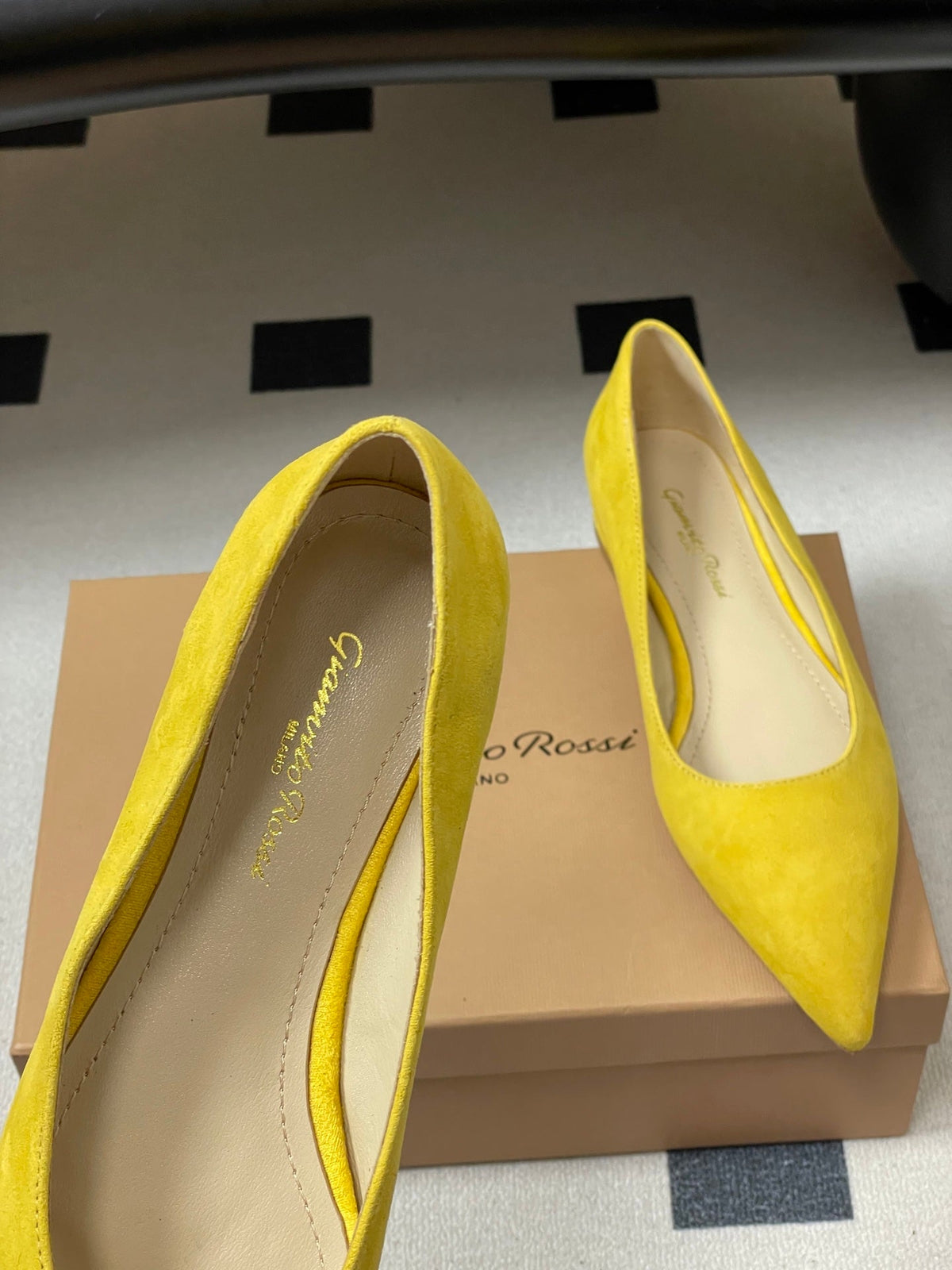GR 26s Flats Yellow Suede 164786