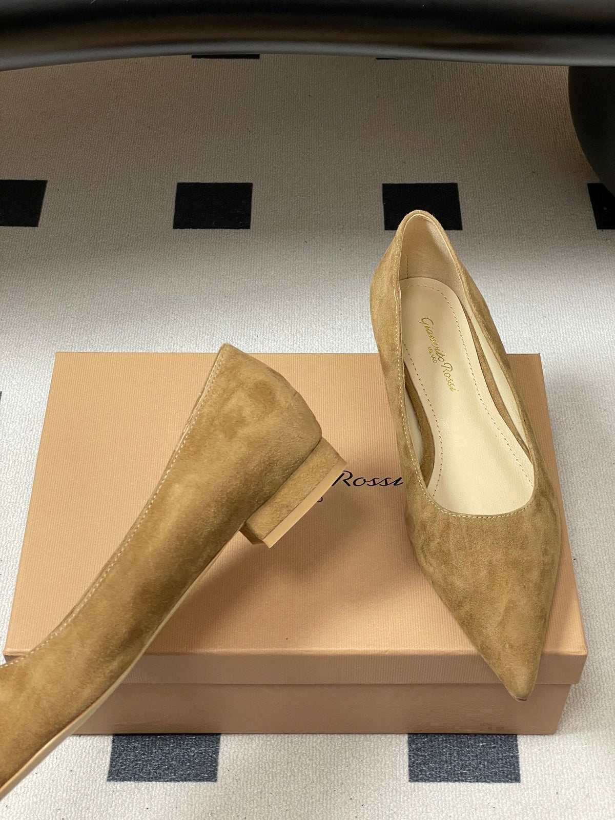 GR 26s Flats Light Brown Suede 164792