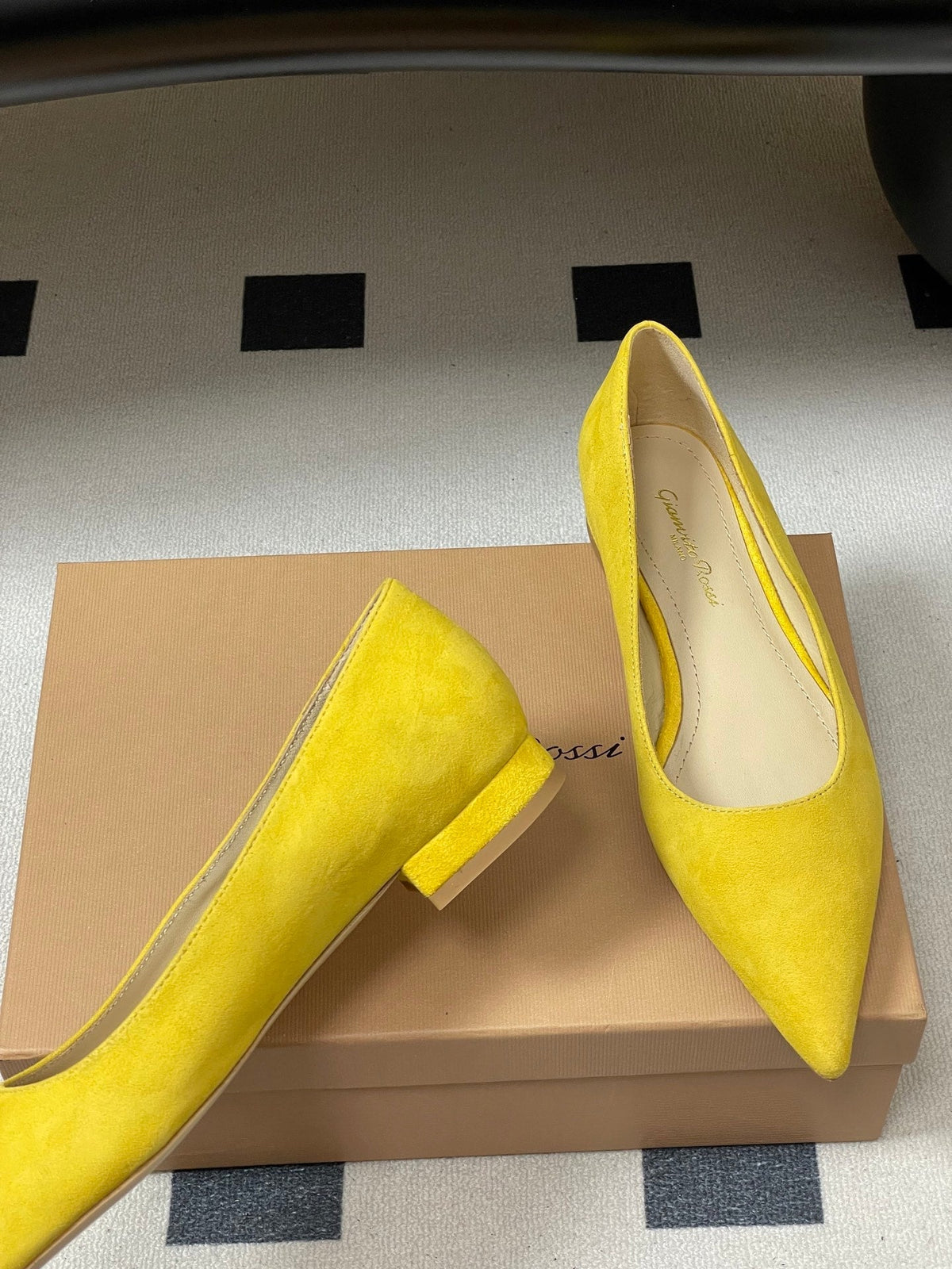 GR 26s Flats Yellow Suede 164786