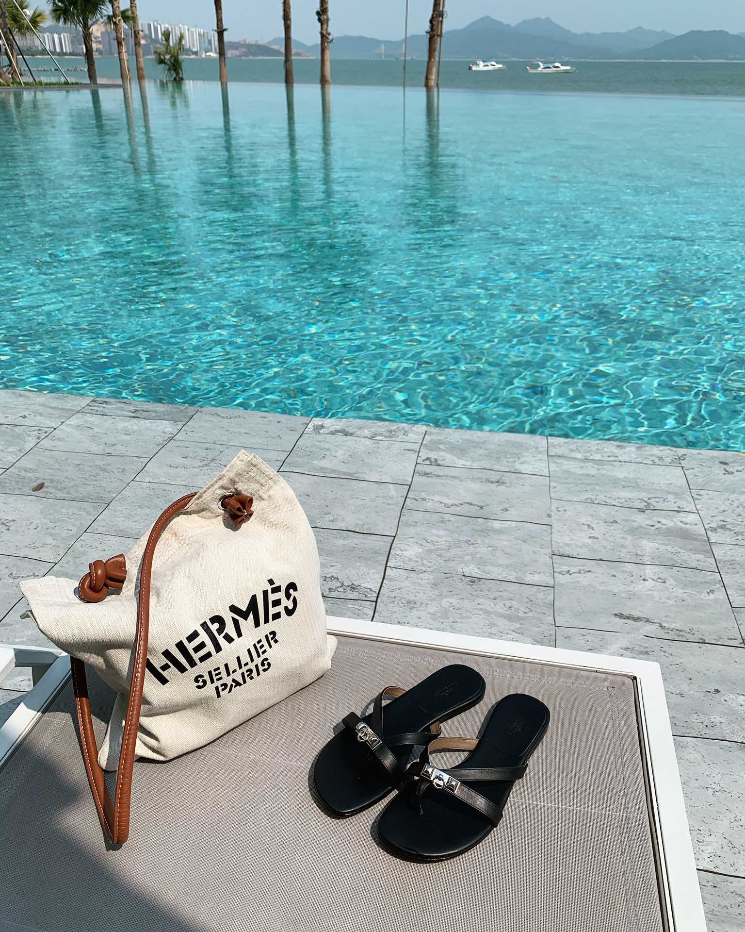 HM Medor Slippers Black Cowhide 546249