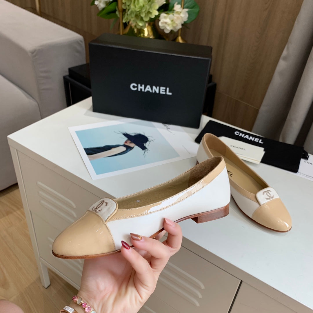 CC FW26 Ballet Flat White Beige Patent Leather 868037