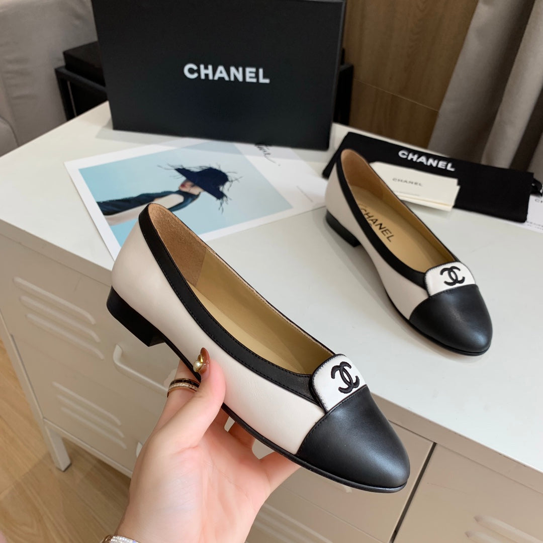 CC FW26 Ballet Flat White Black Patent Leather 868040