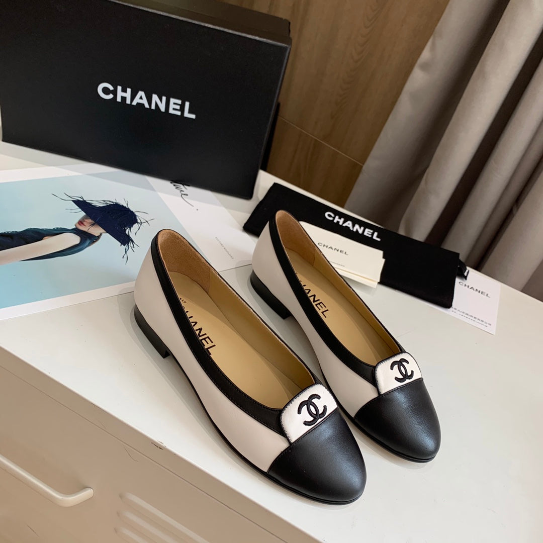 CC FW26 Ballet Flat White Black Patent Leather 868040