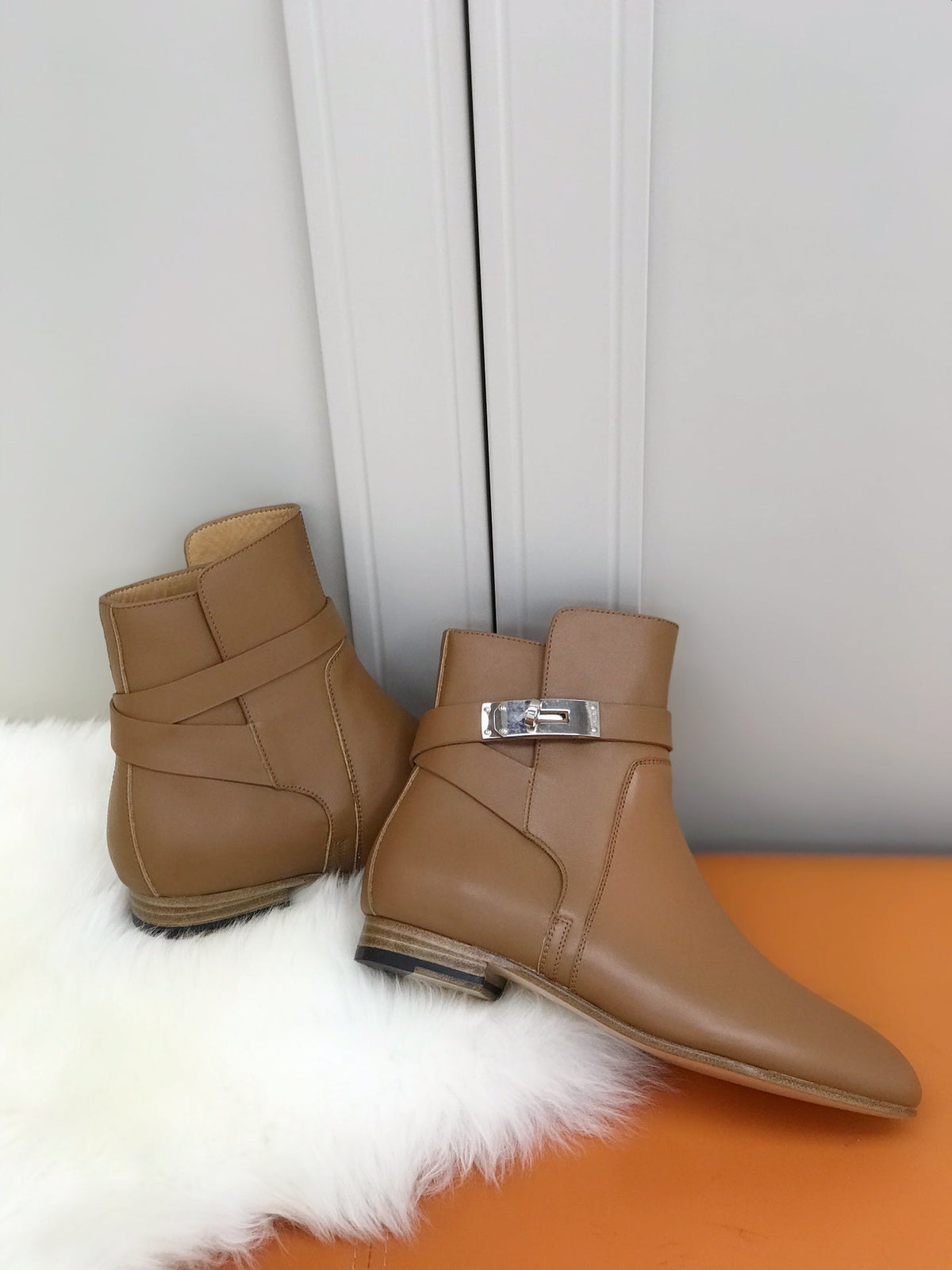 HM 26S Bow Buckle Ankle Boots 2cm Tan Leather 112860