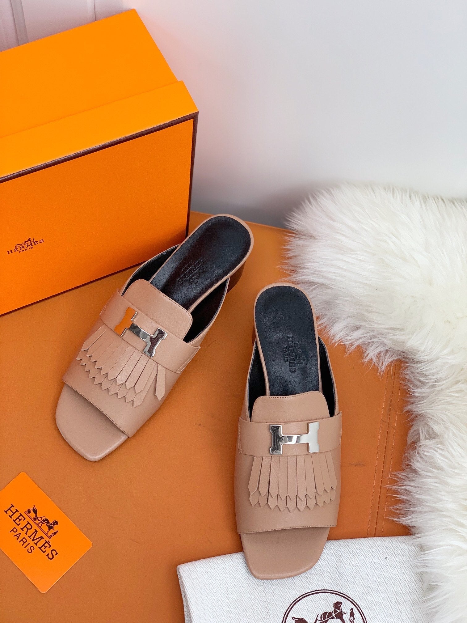 HM Alma Sandals 45mm Beige Black Cowhide 546342