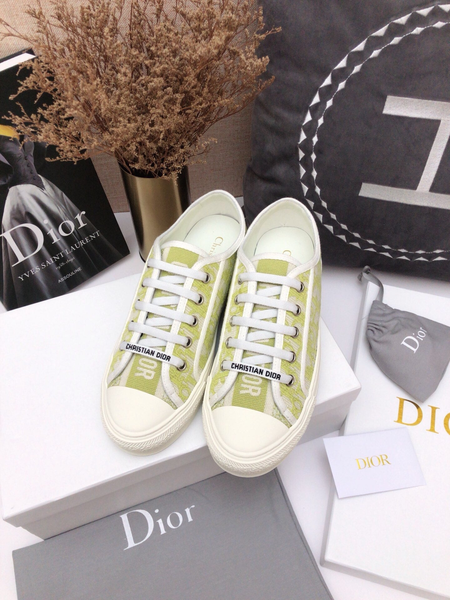 CD 26s Walk'n'Dior Sneaker Green Oblique Embroidered Cotton 966642