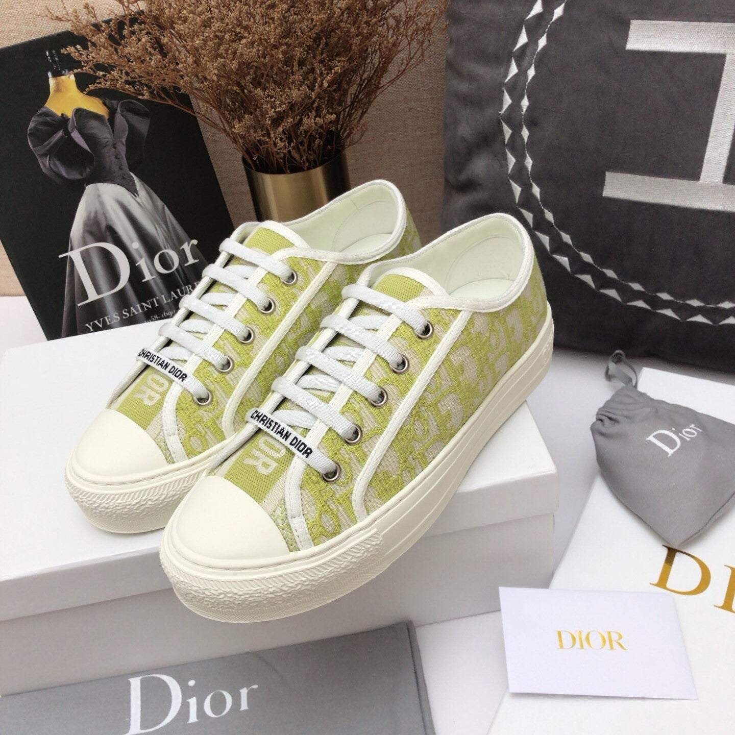 CD 26s Walk'n'Dior Sneaker Green Oblique Embroidered Cotton 966642