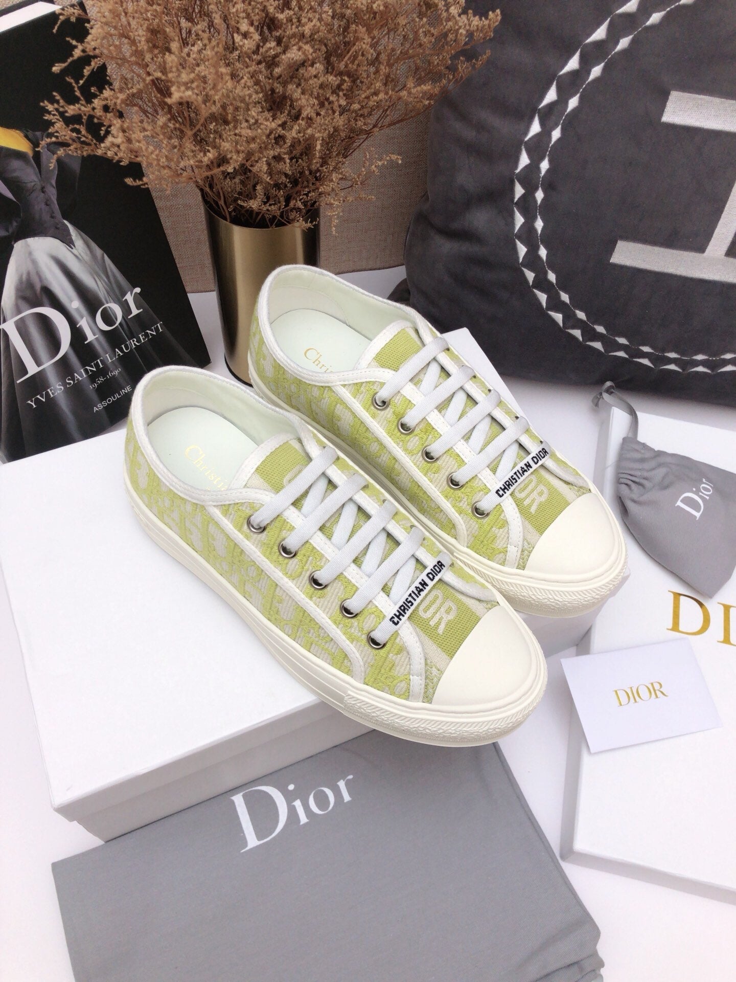 CD 26s Walk'n'Dior Sneaker Green Oblique Embroidered Cotton 966642