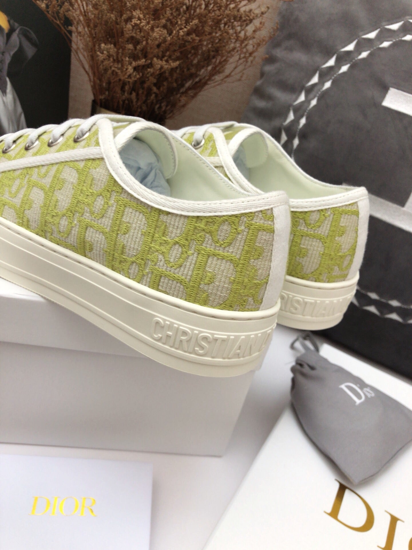 CD 26s Walk'n'Dior Sneaker Green Oblique Embroidered Cotton 966642