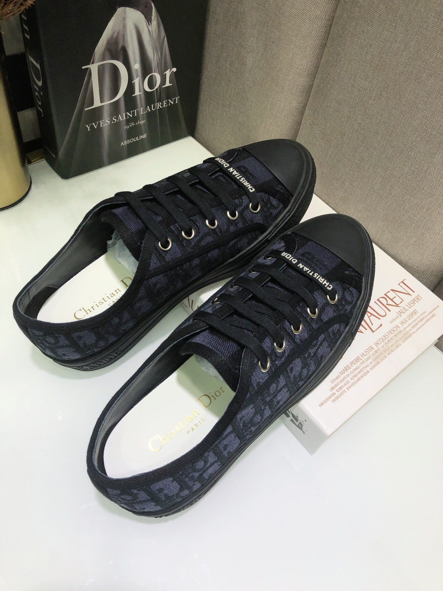 CD 26s Walk'n'Dior Sneaker Green Oblique Embroidered Cotton 966642