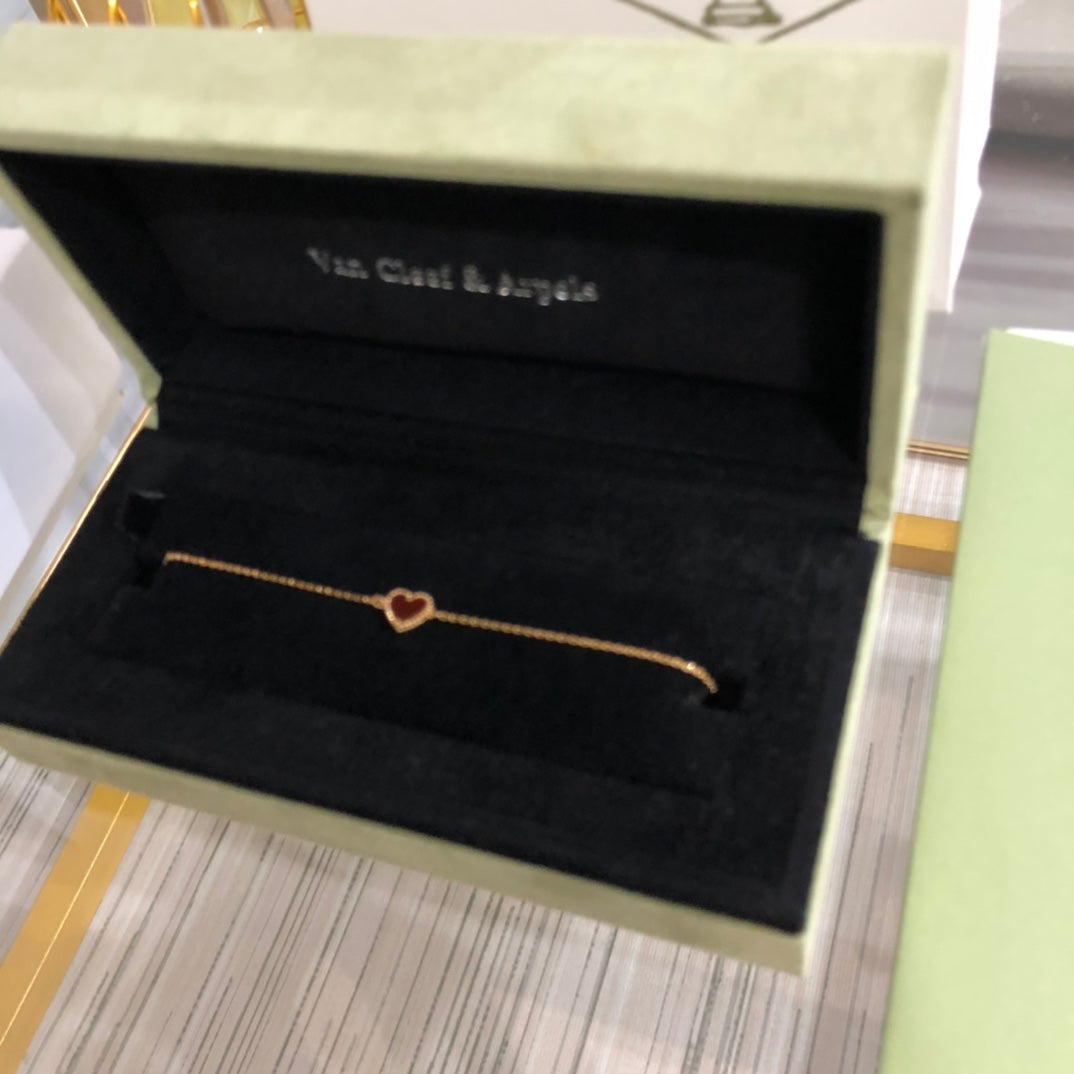 VCA Heart Red Gold 1 Motifs Bracelet