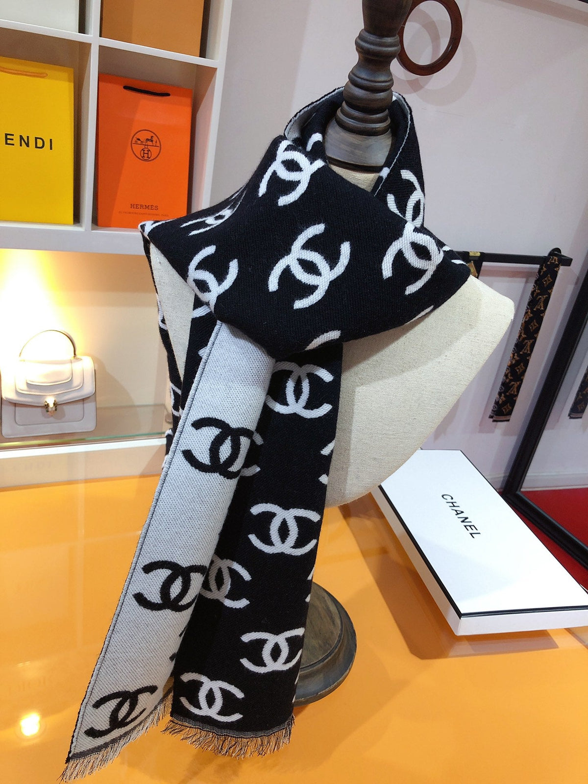 CC 26s Black White CC Monogram Fringe Scarf 38x190cm 534742