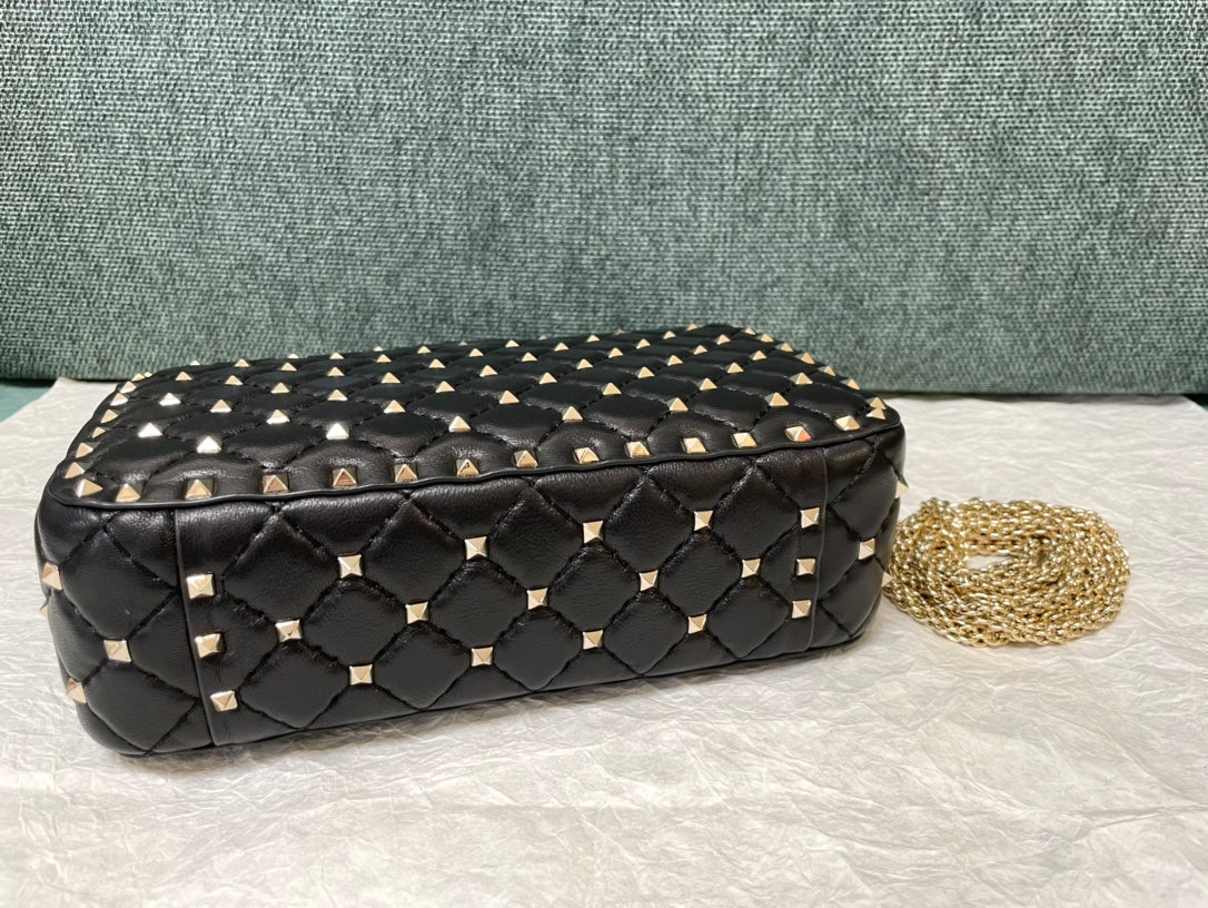 garavani rockstud spike medium 24cm black lambskin large logo