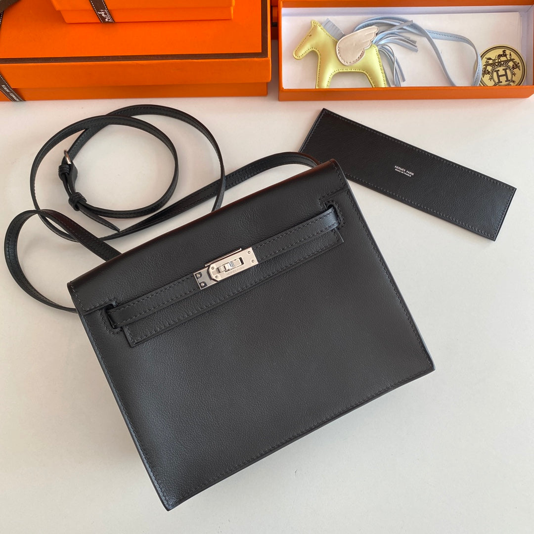 Kelly Danse II 22cm Black Evercolor Leather Shw
