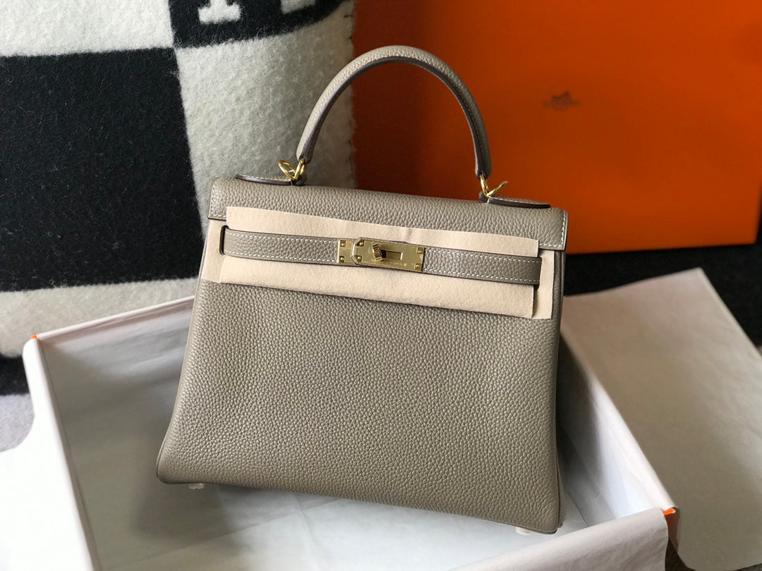 HM KELLY 25CM TAUPE TOGO GOLD HARDWARE