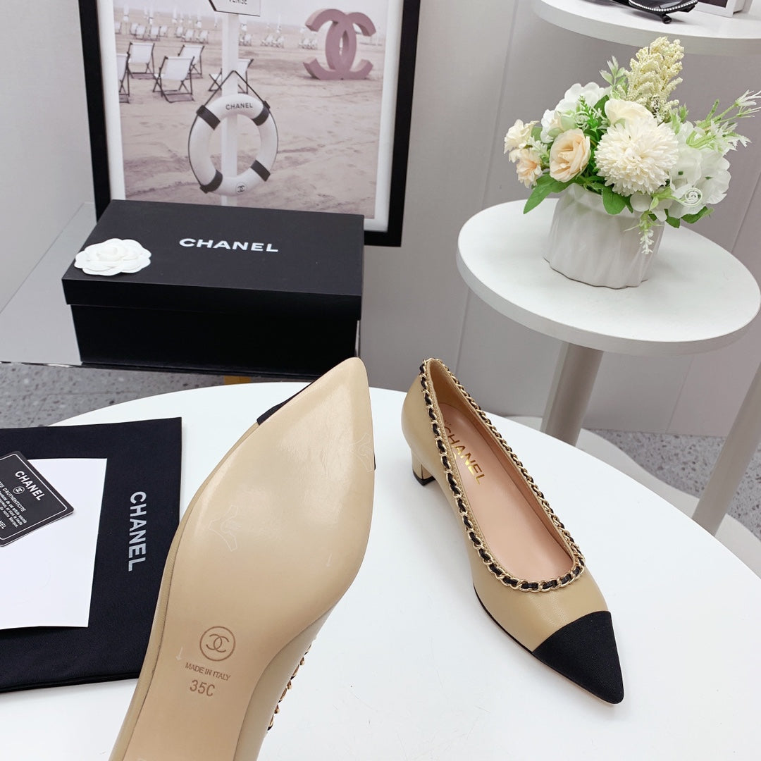 CC 2026 Logo Chain Trim Pumps Beige Black Leather 161670
