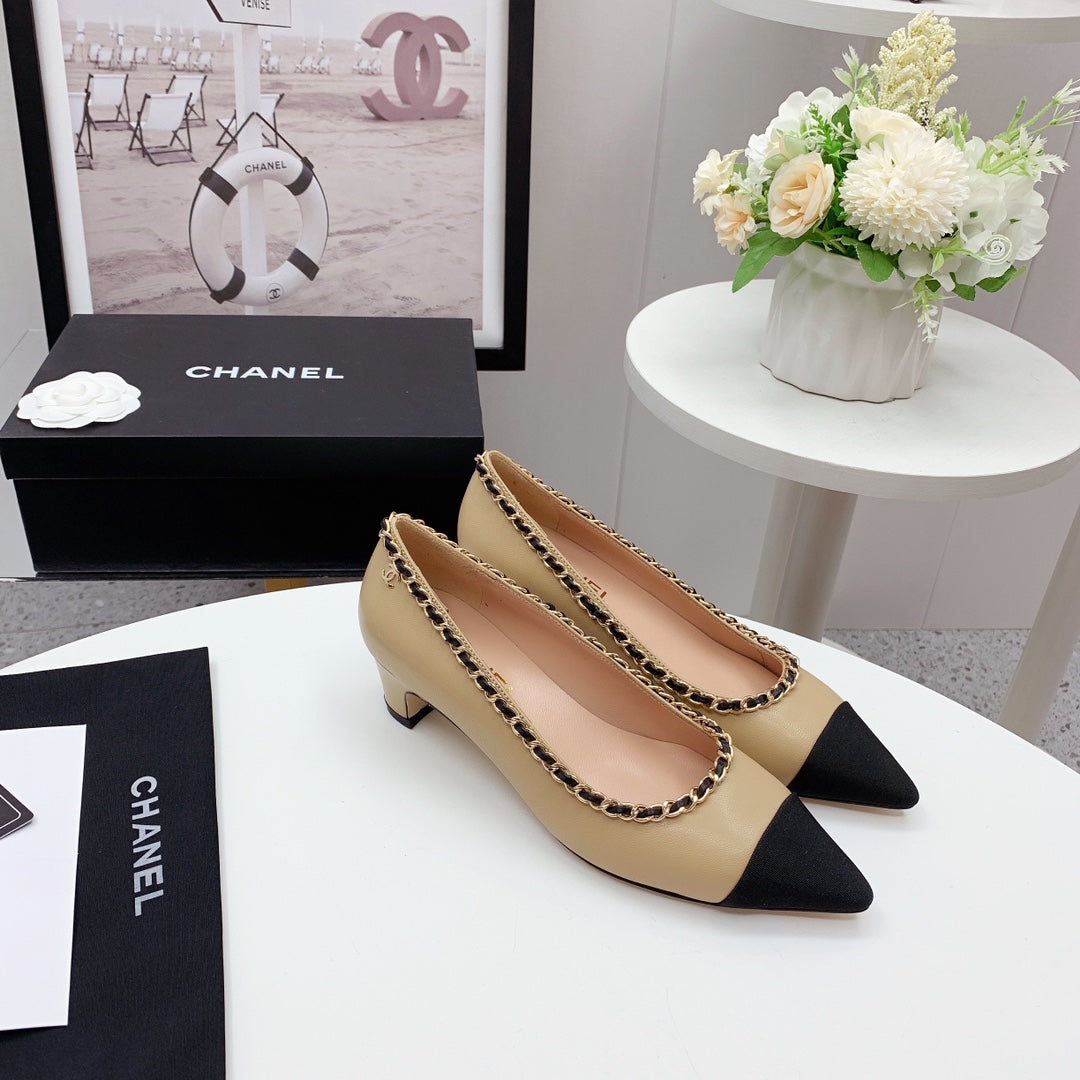 CC 2026 Logo Chain Trim Pumps Beige Black Leather 161670
