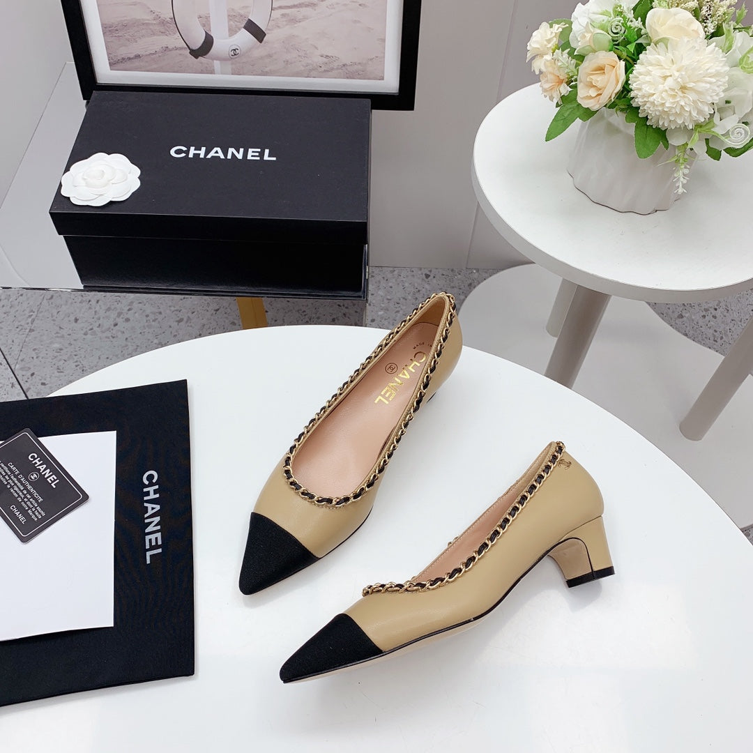 CC 2026 Logo Chain Trim Pumps Beige Black Leather 161670