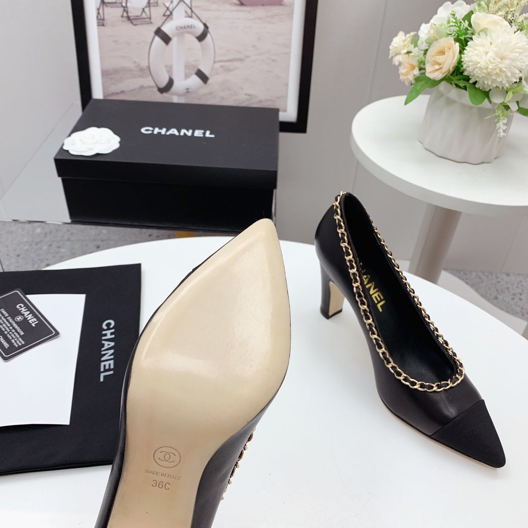 CC 2026 Logo Chain Trim Pumps Black Leather 161669