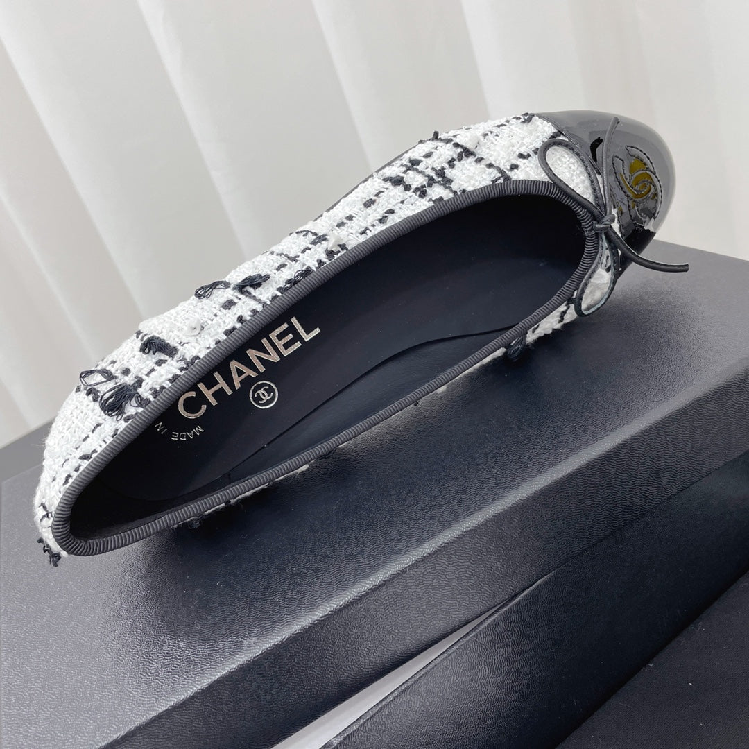 CC 26s Ballet Flat Black White Tweed Leather 944421