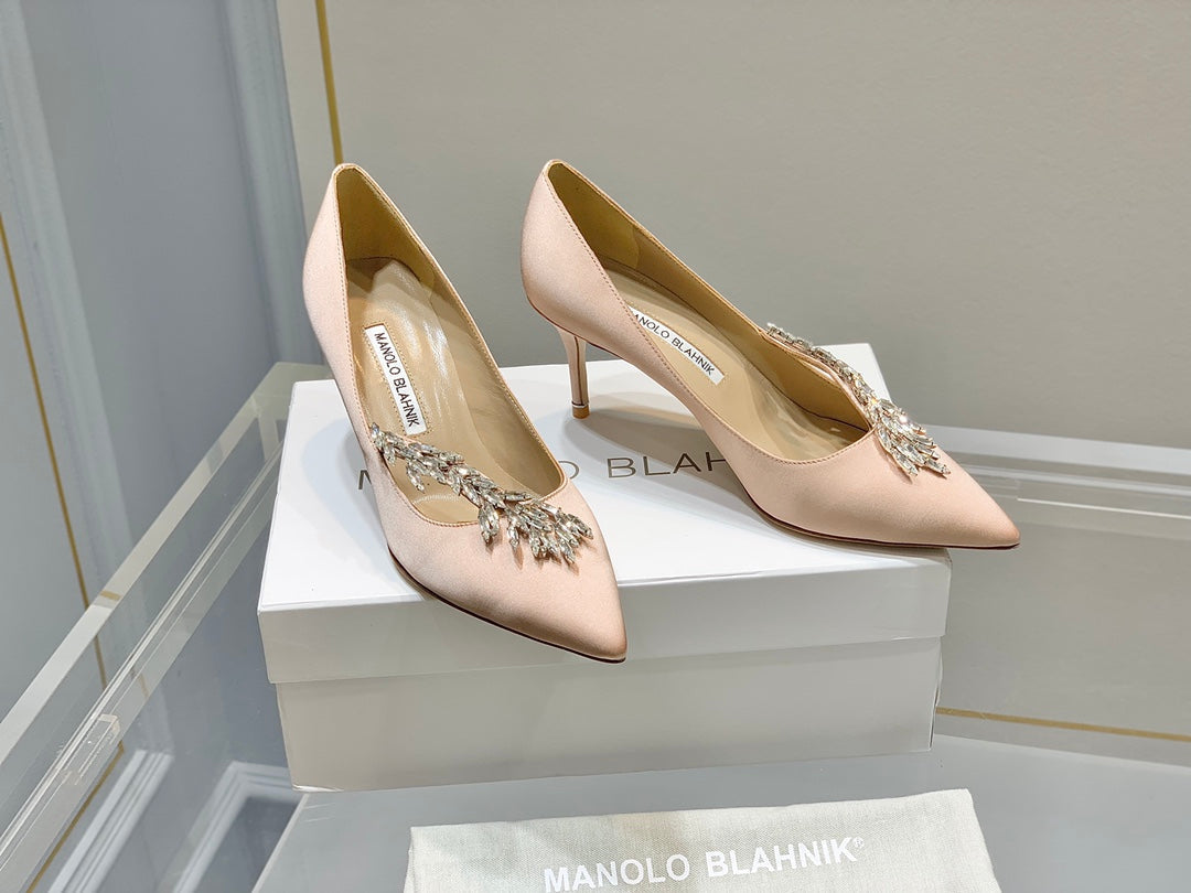 Manolo Women's Nadira Pumps 70 Beige Satin