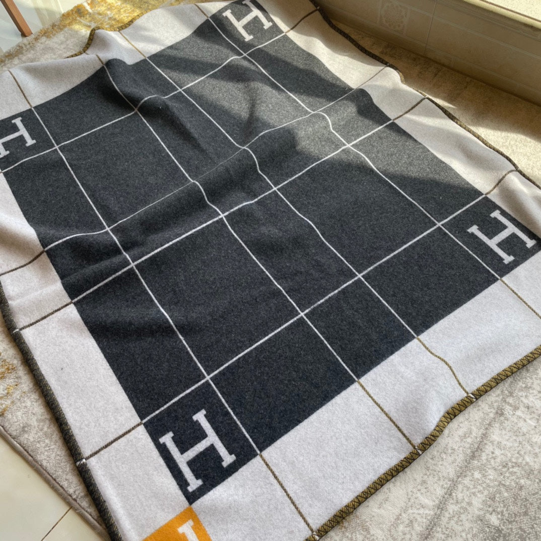 Hermes 26s Avalon Blanket 135x170cm Yellow Wool 528109