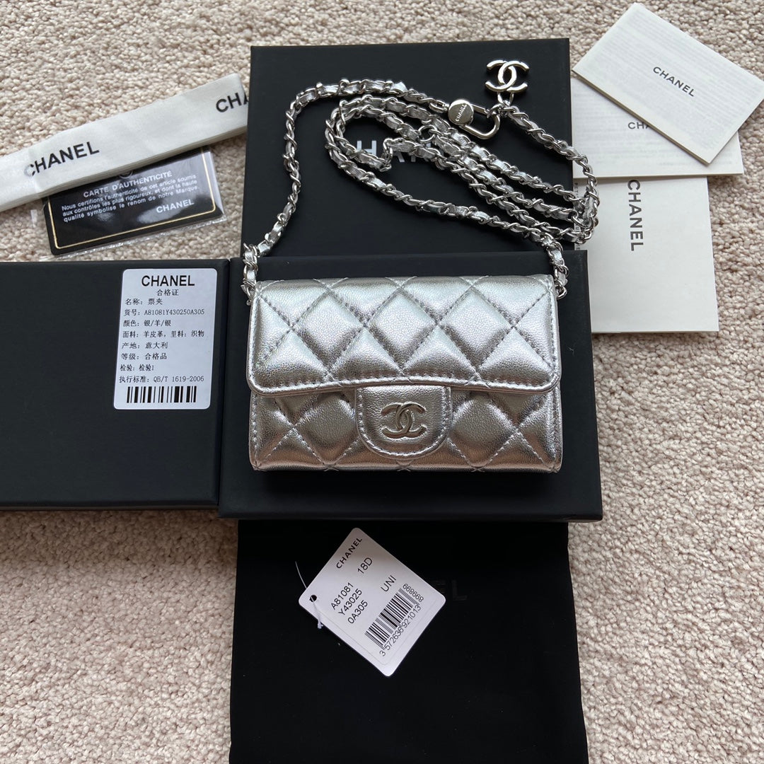 CC 24 Classic Wallet On Chain 11cm Silver Sheepskin  156514