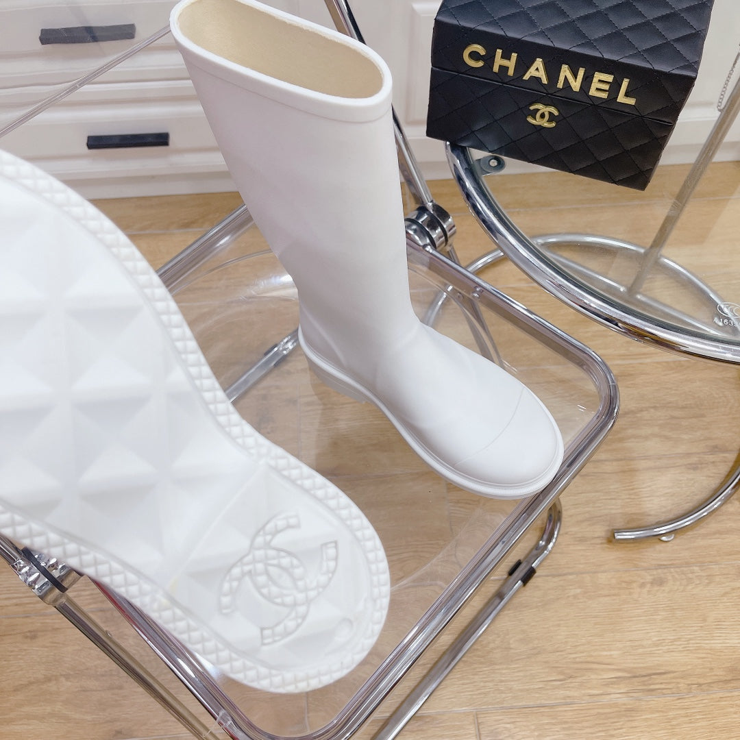 CC 26s Vintage Rain Boots White Rubber 476068