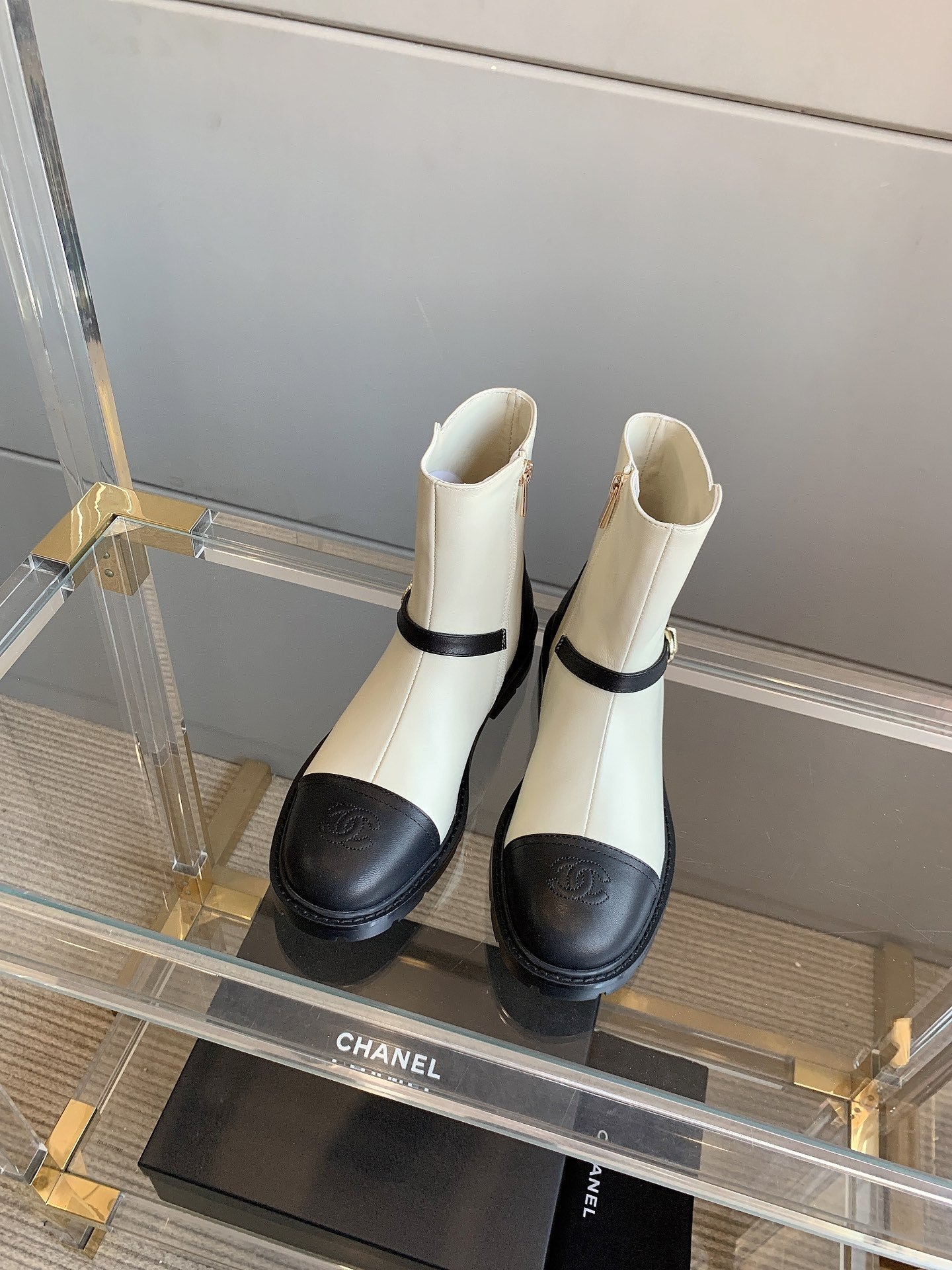CC Front-Strap Ankle Boots 35mm Black White  Sheeepskin 464553