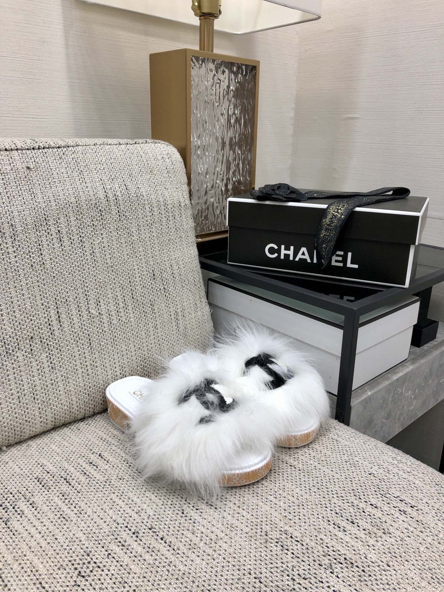 CC 26s Logo Slides White Furry Leather 970162