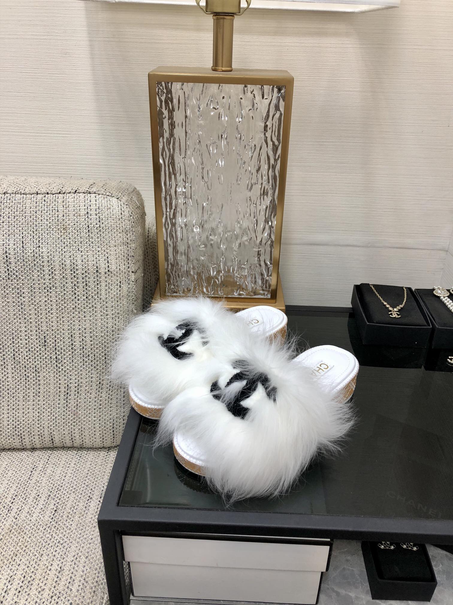 CC 26s Logo Slides White Furry Leather 970162