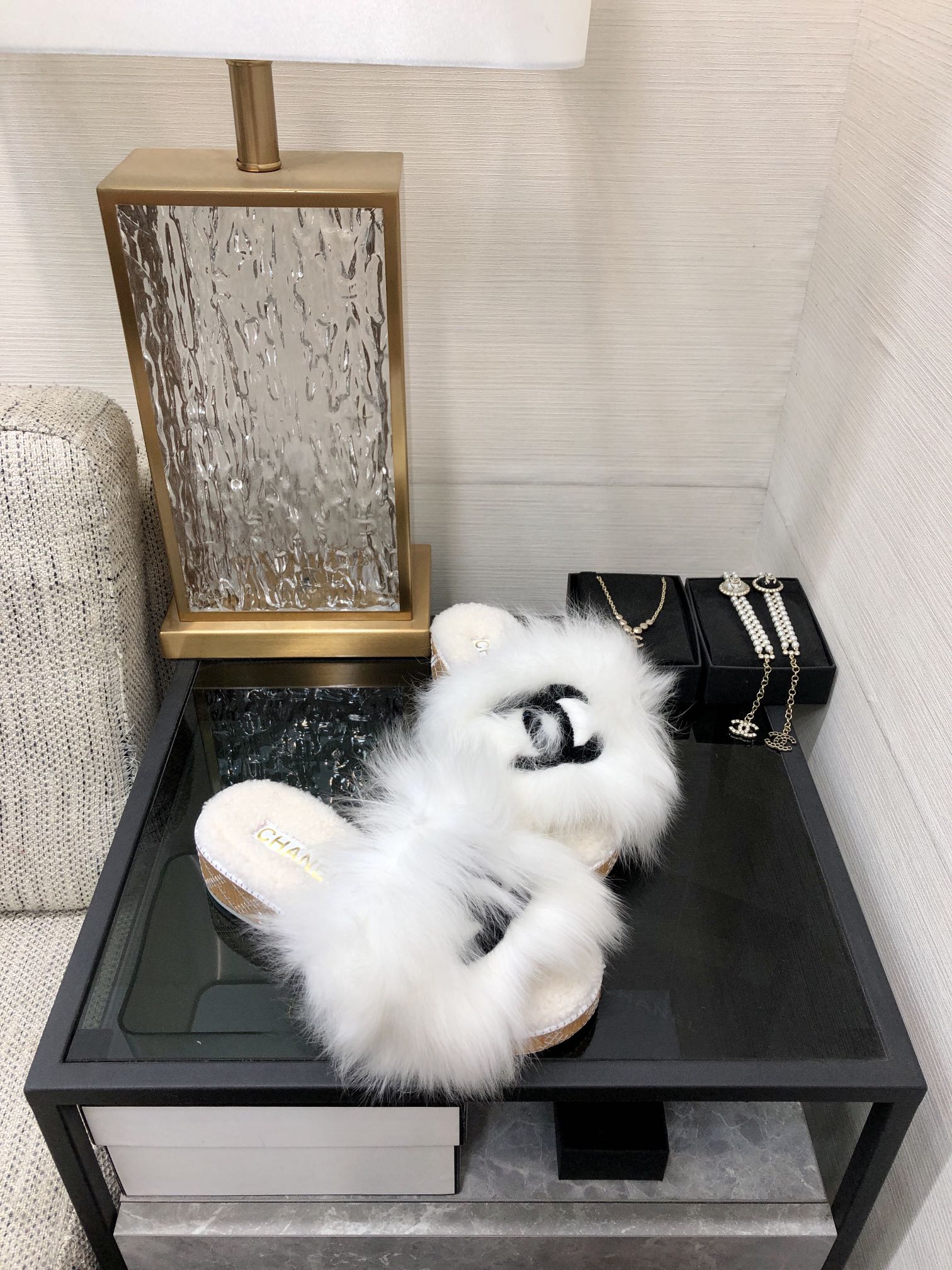 CC 26s Logo Slides White Shearing Leather 970161
