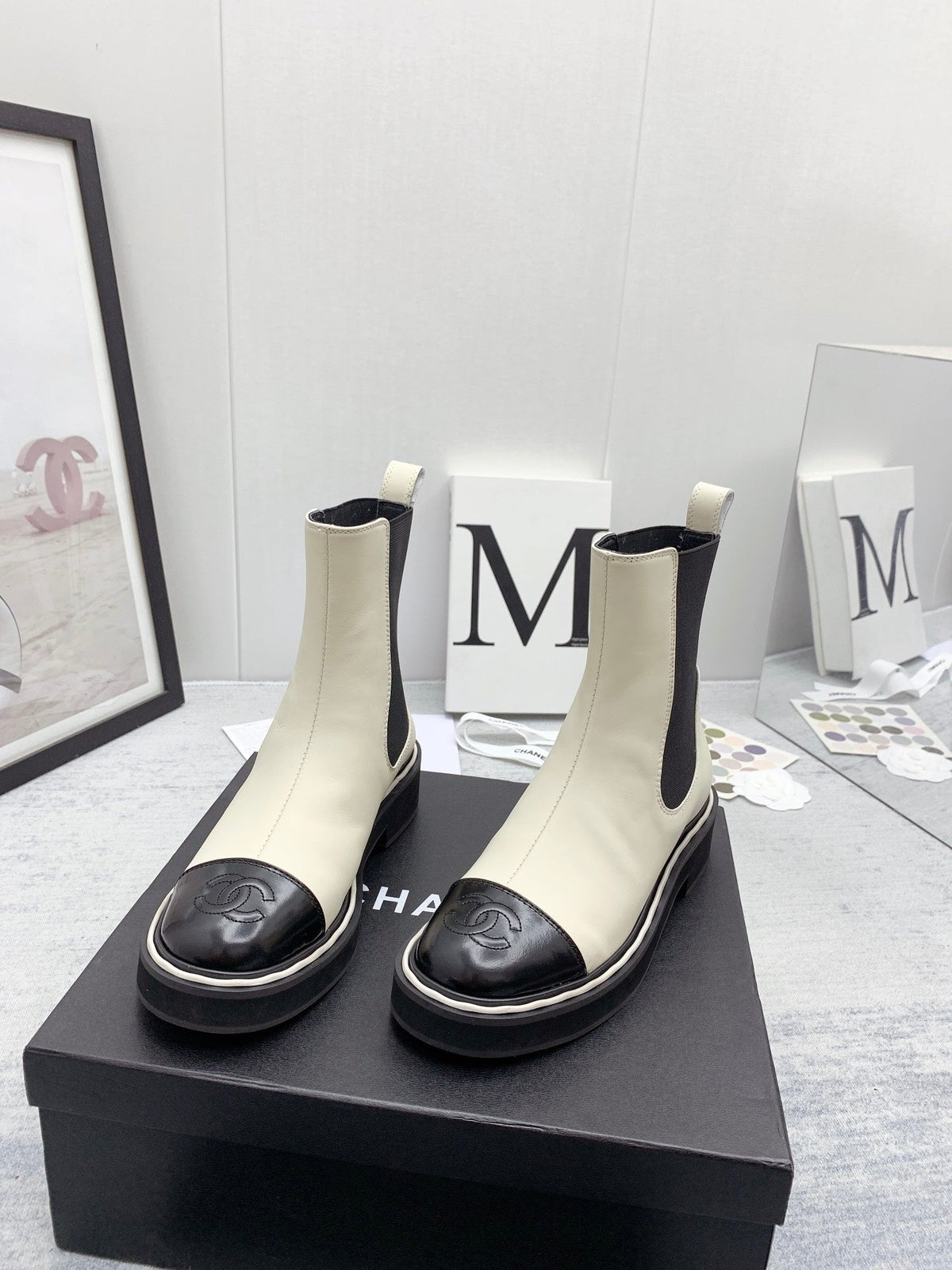 CC 26s Chelsea Boots Ivory Black Calfskin Patent Leather 160143